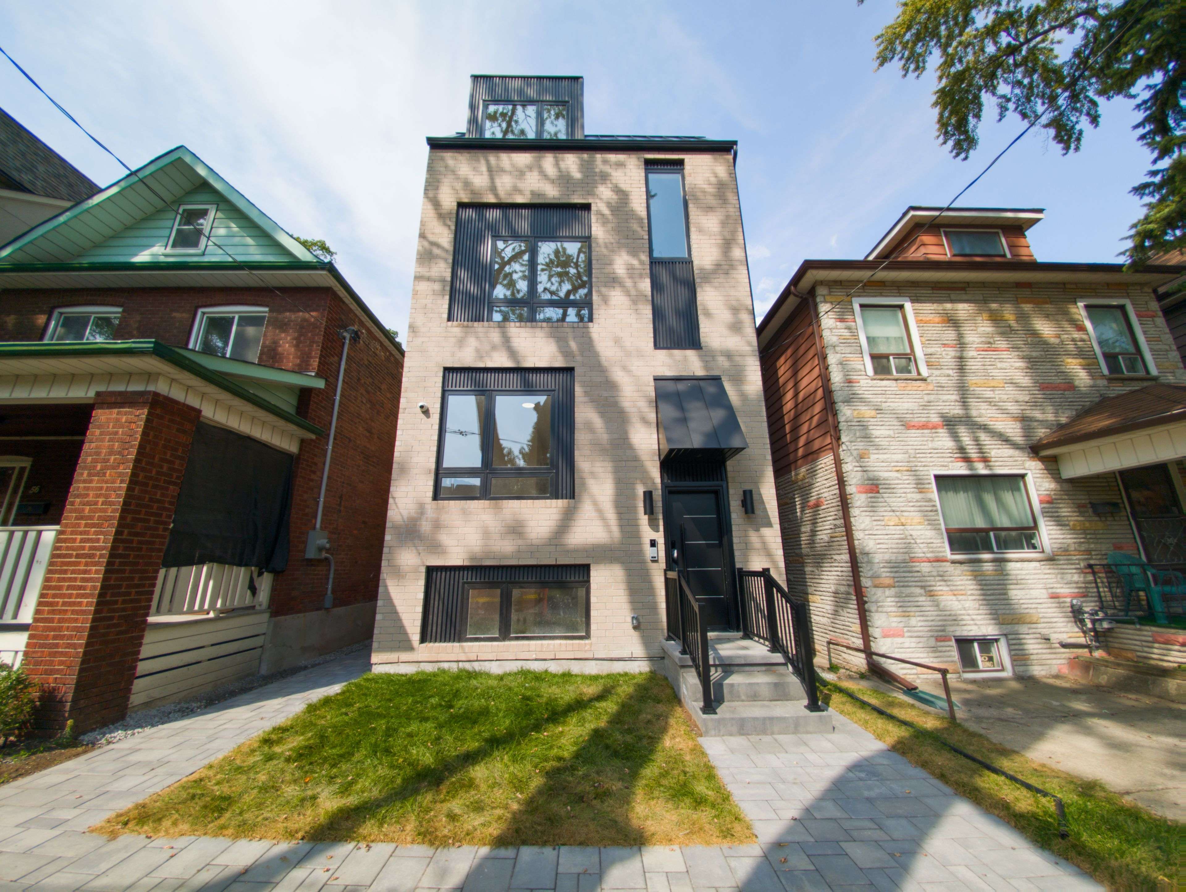 Toronto W02, ON M6P 1T1,52 Vernon ST #301