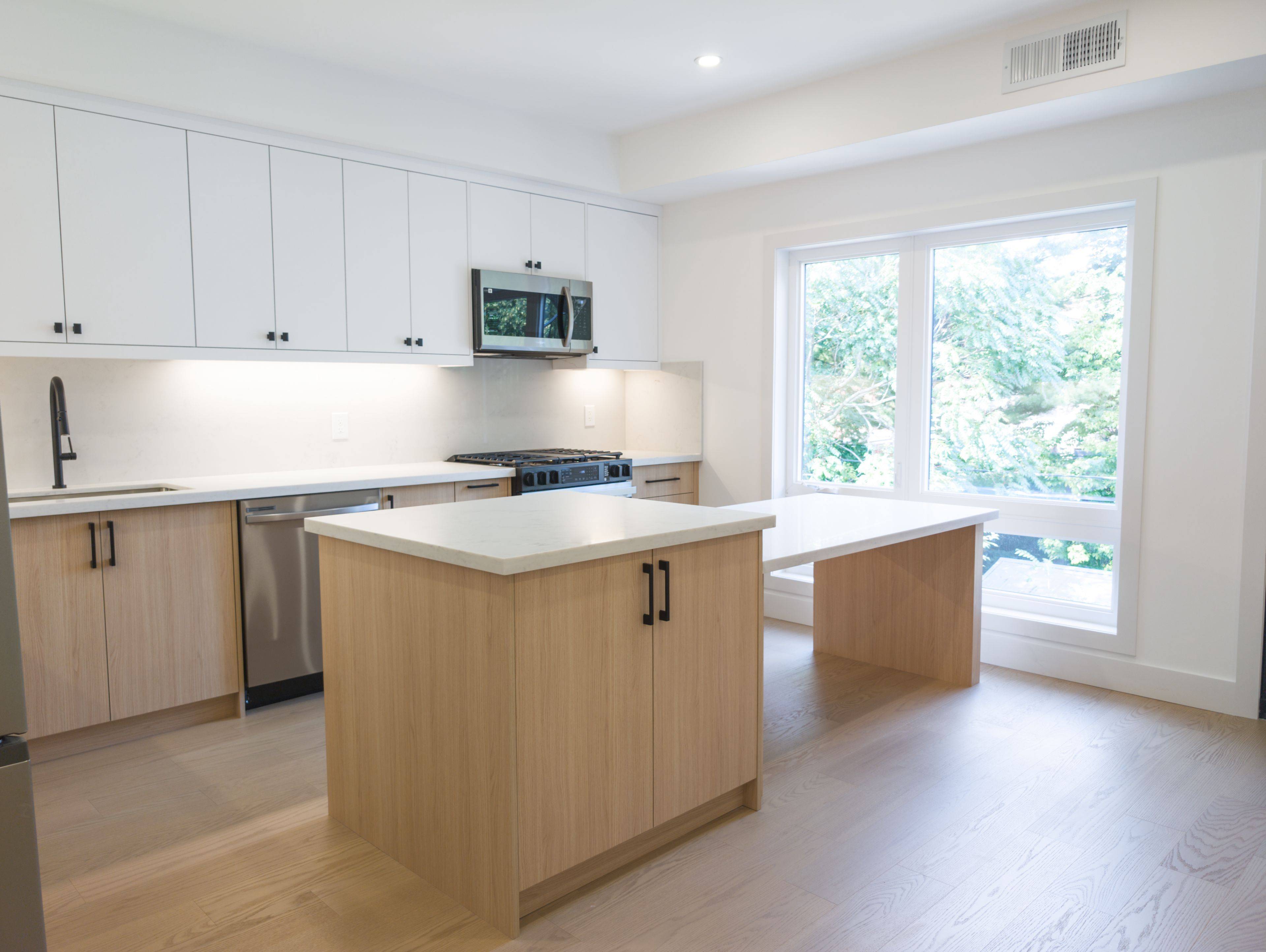 Toronto W02, ON M6P 1T1,52 Vernon ST #301