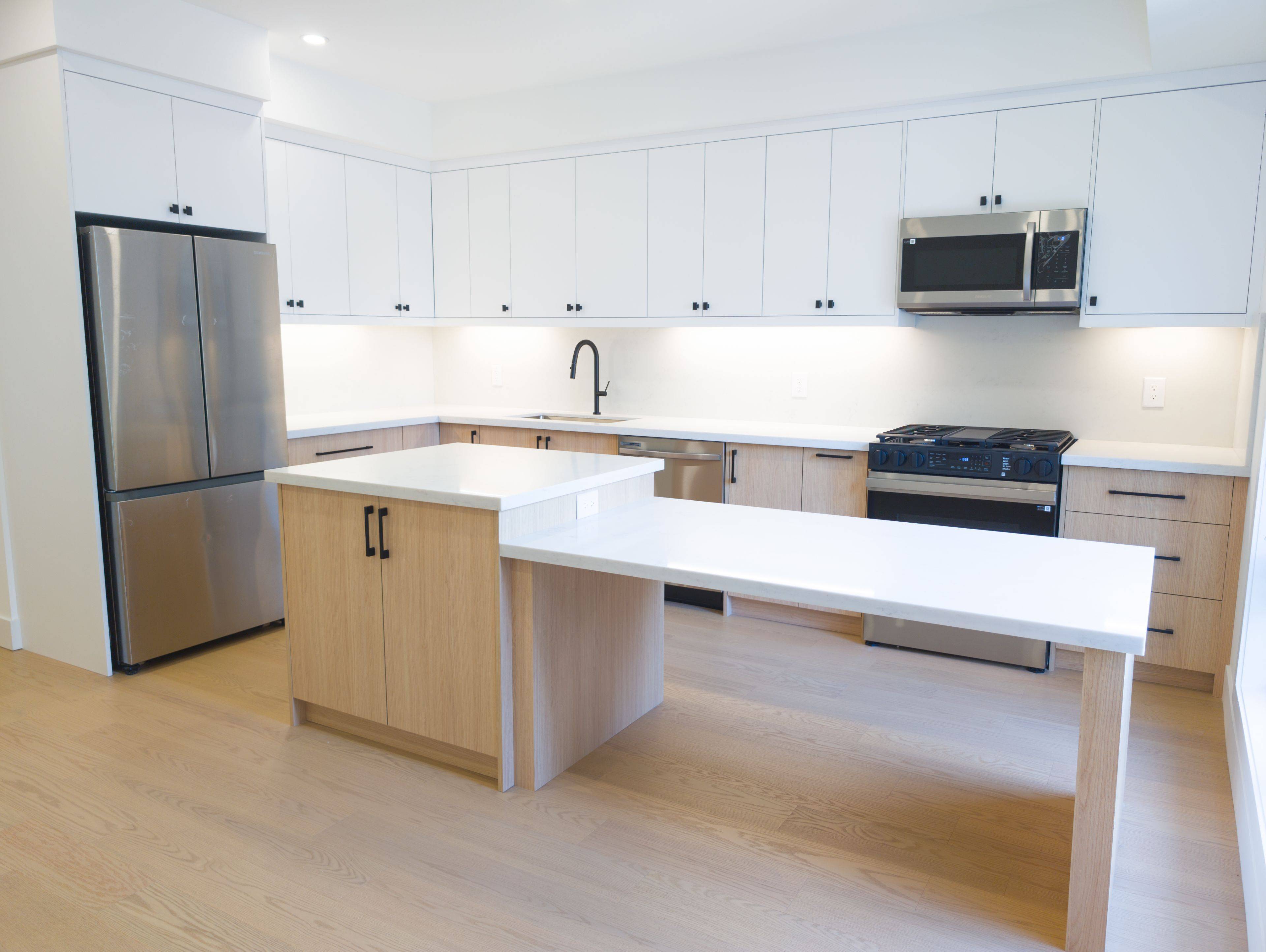 Toronto W02, ON M6P 1T1,52 Vernon ST #301