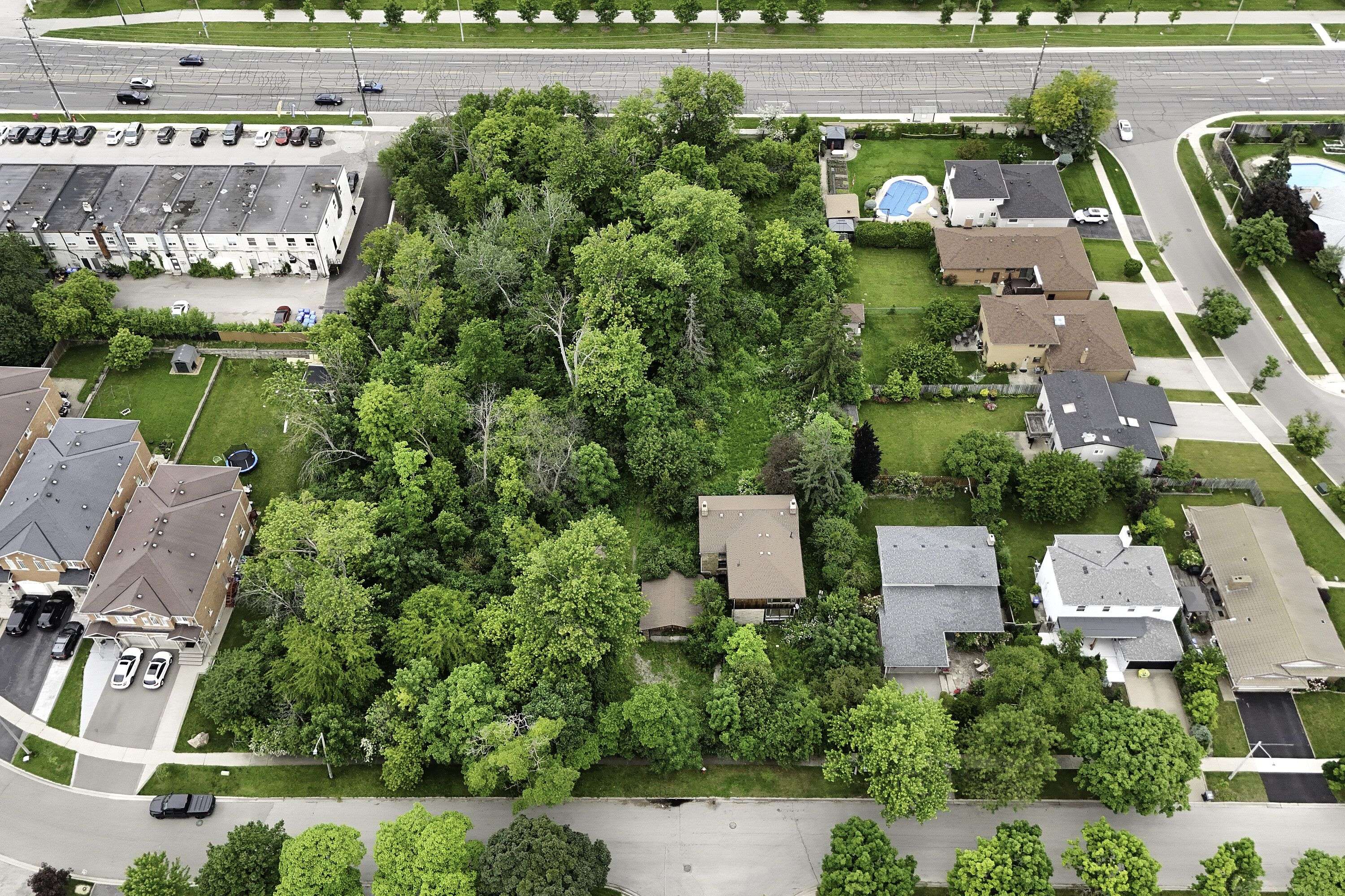 Mississauga, ON L4Y 2X6,1050 BURNHAMTHORPE RD E