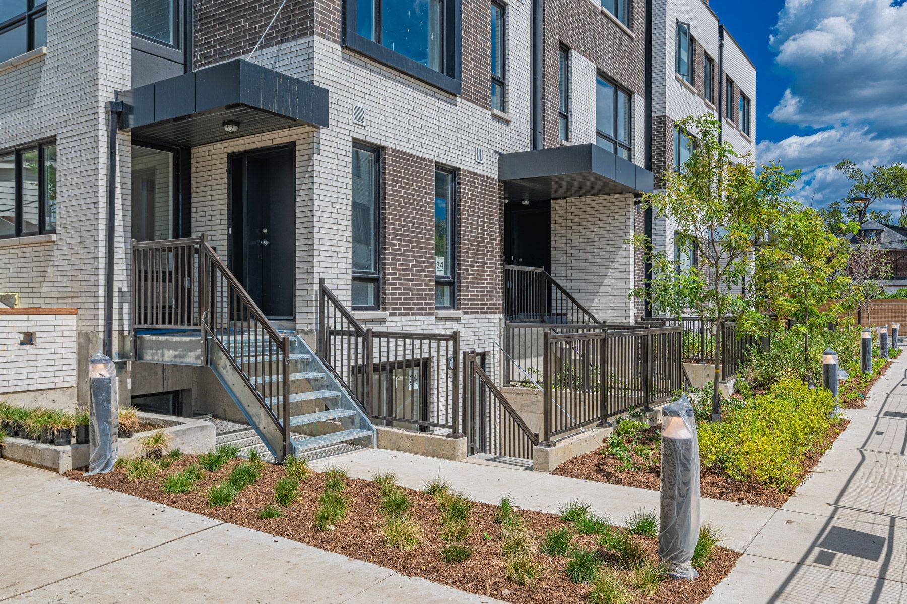 Toronto W03, ON M6N 0B5,20 Ed Clark GDNS #TH8