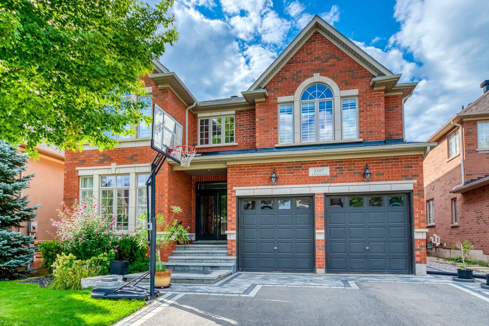 Oakville, ON L6H 7V6,1507 Arrowhead RD