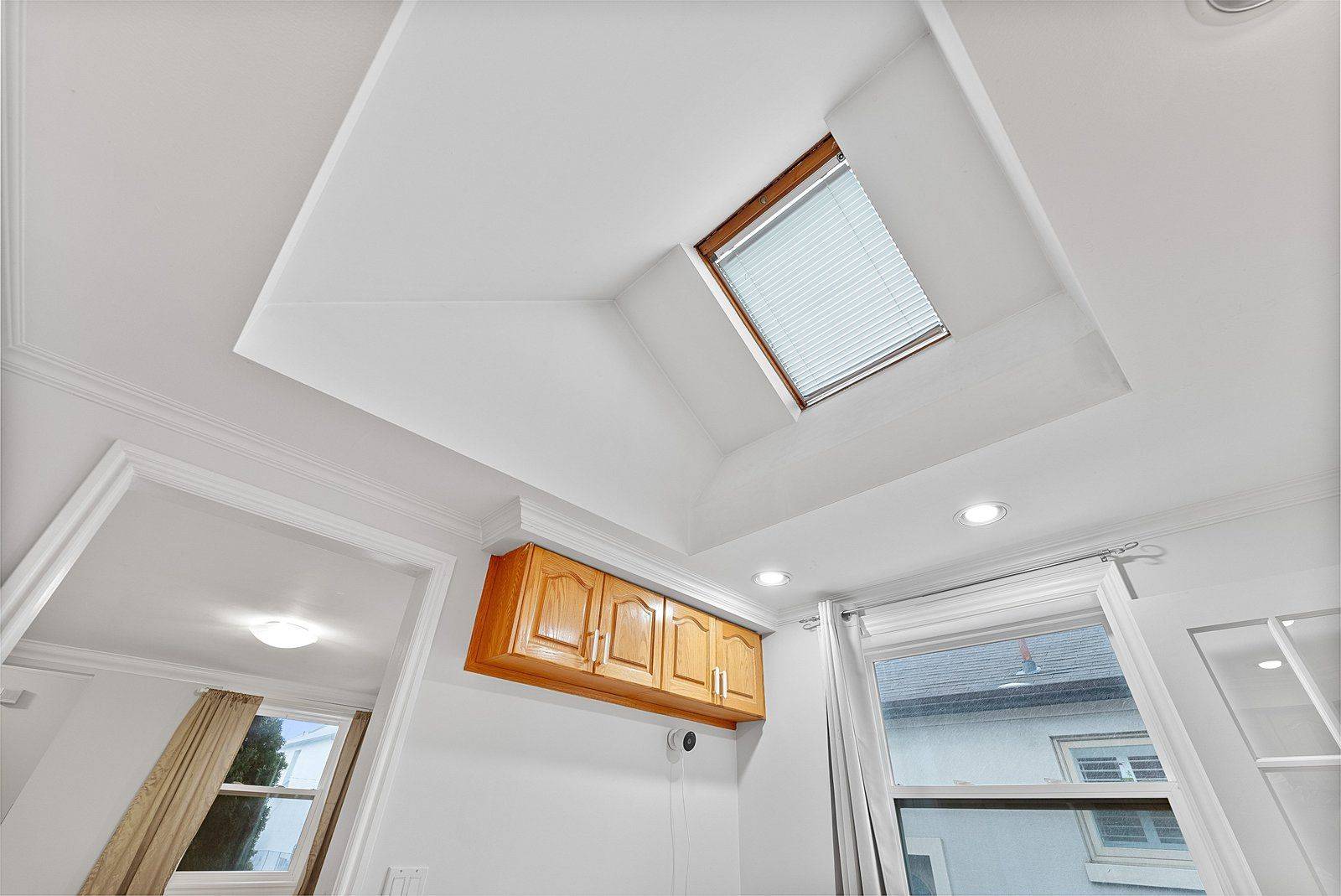 Toronto W06, ON M8W 4A9,6 Robindale AVE