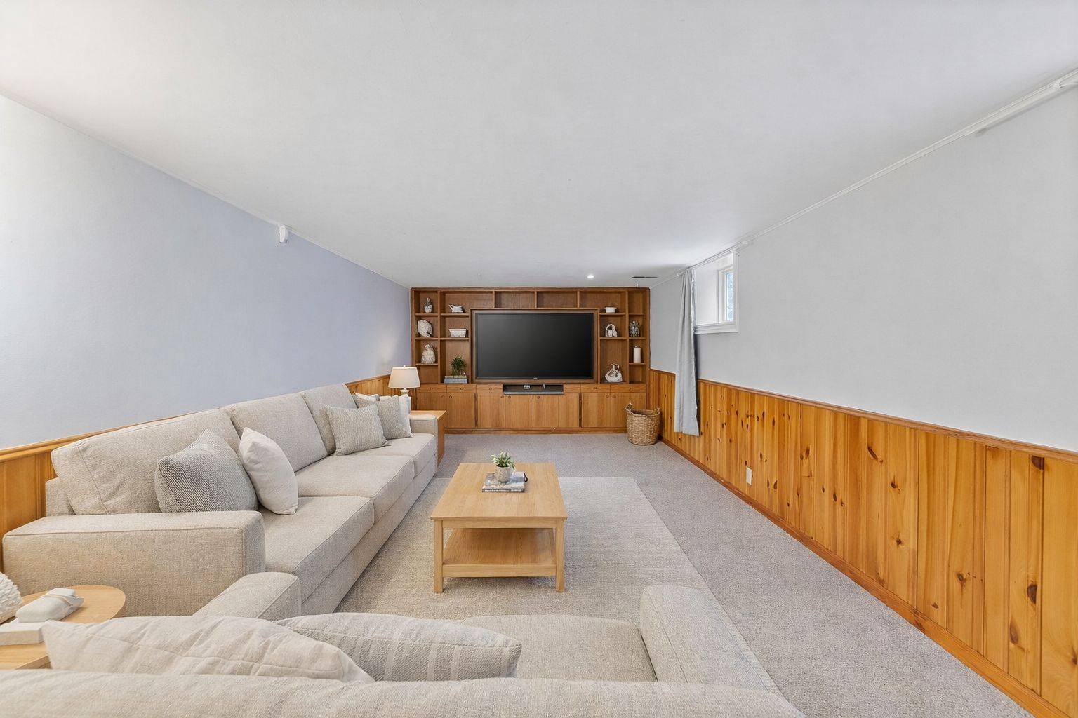 Toronto W06, ON M8W 4A9,6 Robindale AVE