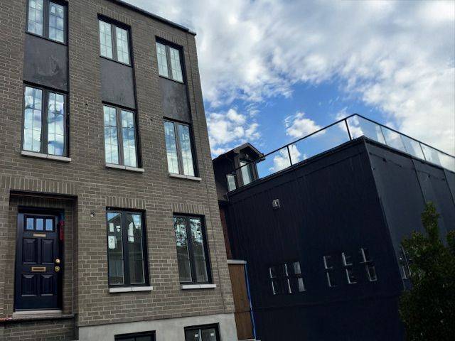 Dows Lake - Civic Hospital And Area, ON K1Y 1X1,9 Gwynne AVE