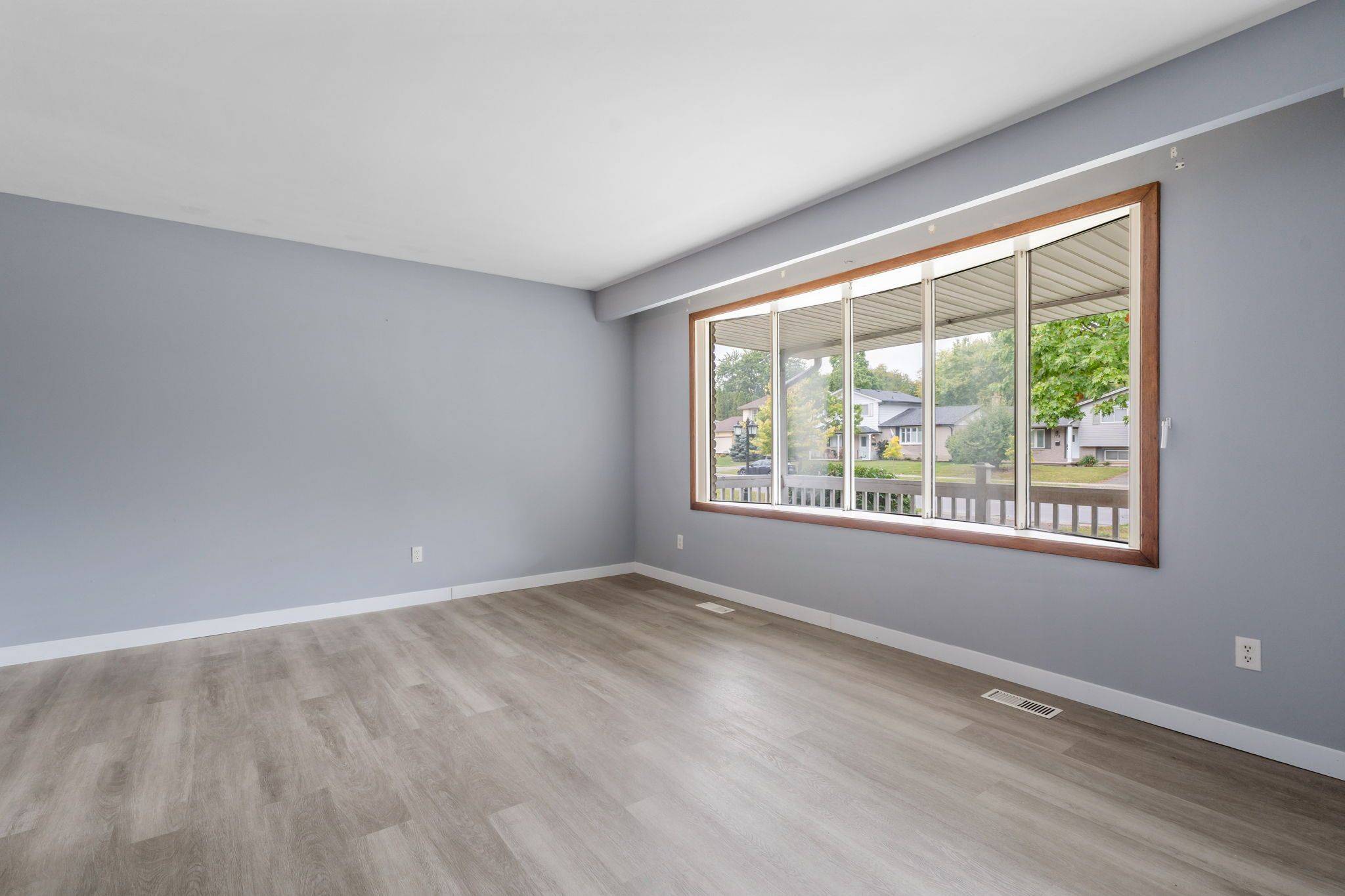 London South, ON N6J 2E5,180 Belmont DR