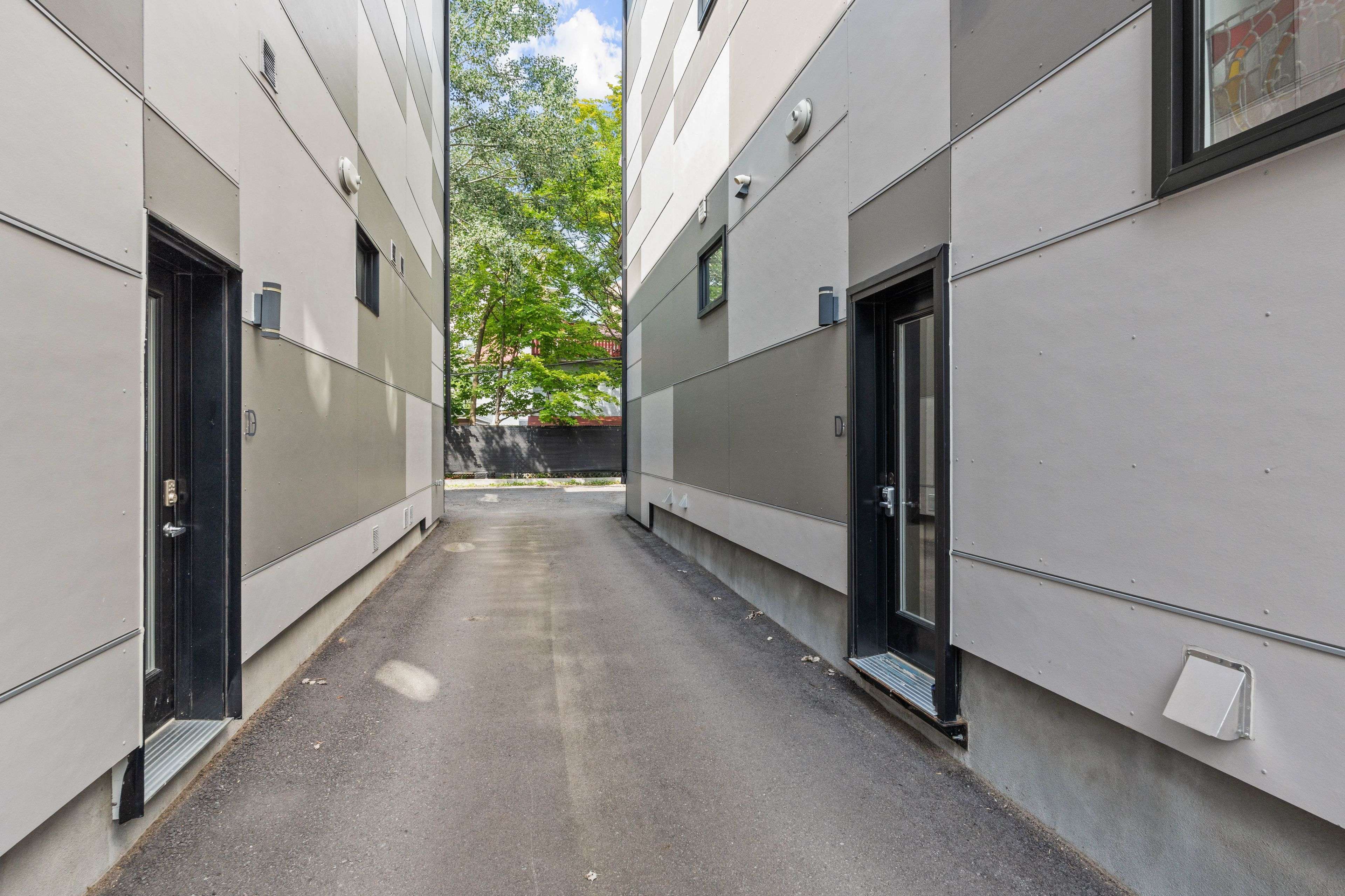 Carlingwood - Westboro And Area, ON K2A 0J7,423 Ravenhill AVE #D