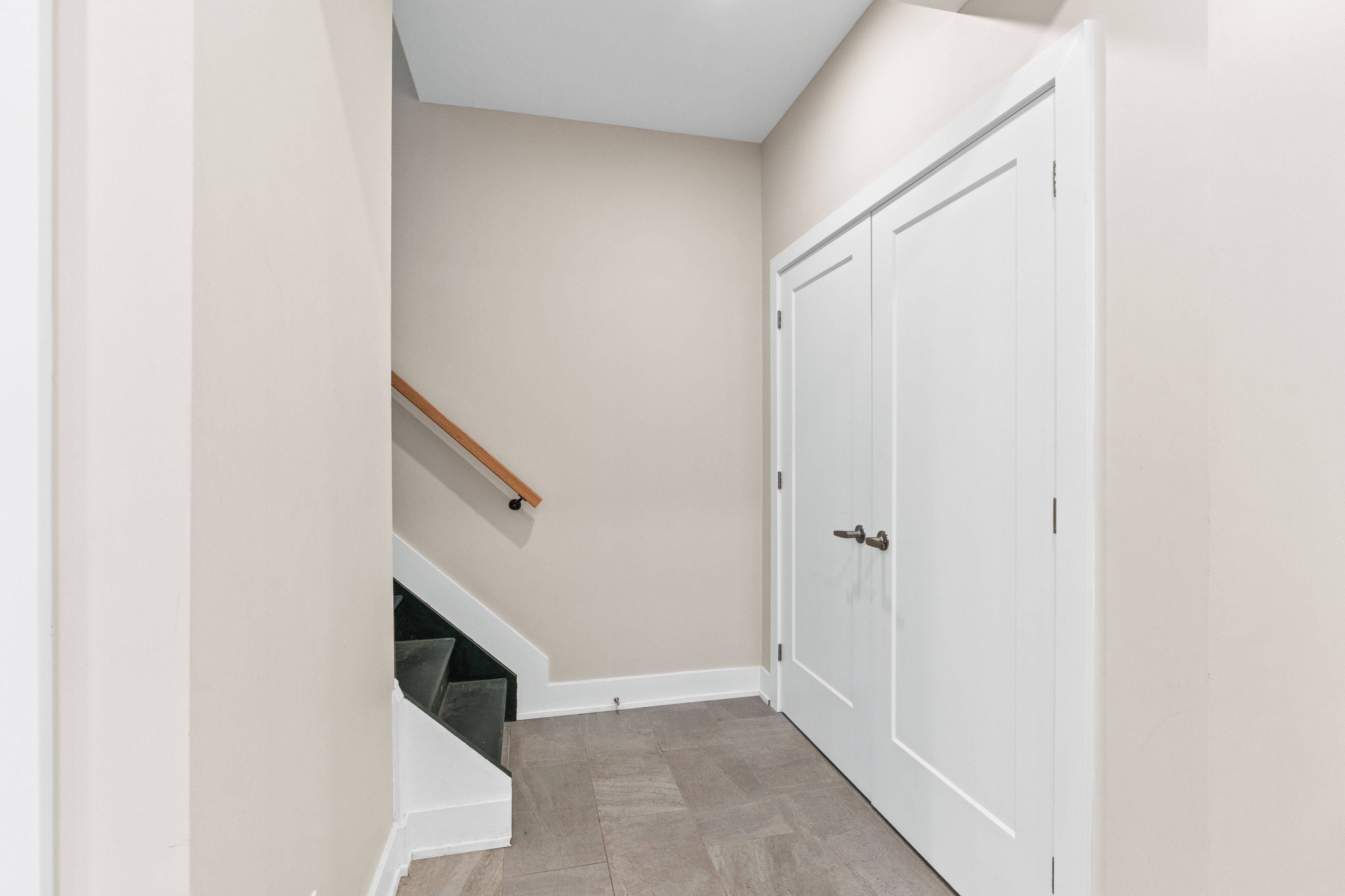 Carlingwood - Westboro And Area, ON K2A 0J7,423 Ravenhill AVE #D