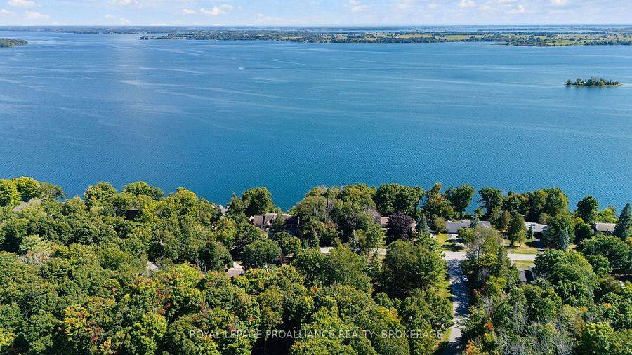 Kingston, ON K7L 4V1,40 Riverside DR