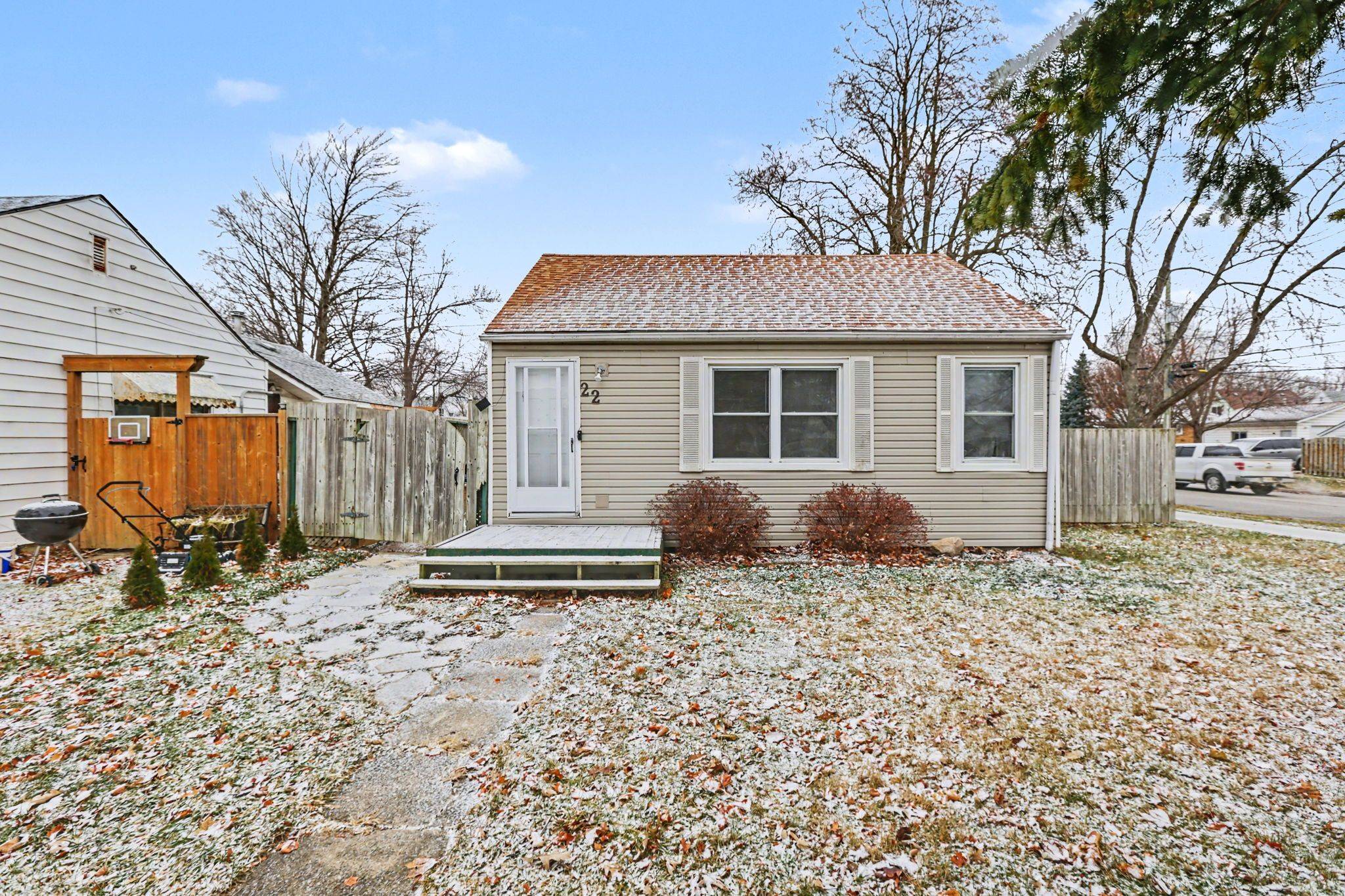 Chatham-kent, ON N0P 2L0,22 Bond AVE