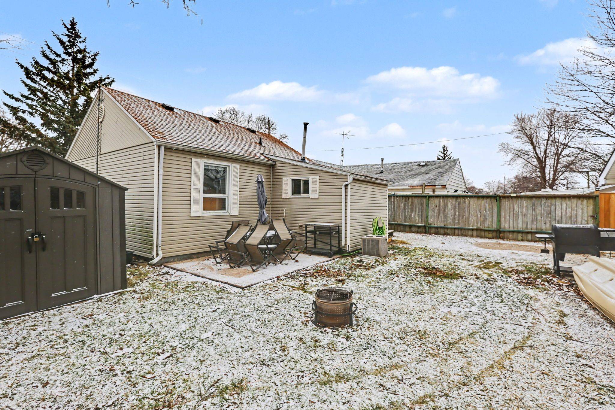 Chatham-kent, ON N0P 2L0,22 Bond AVE