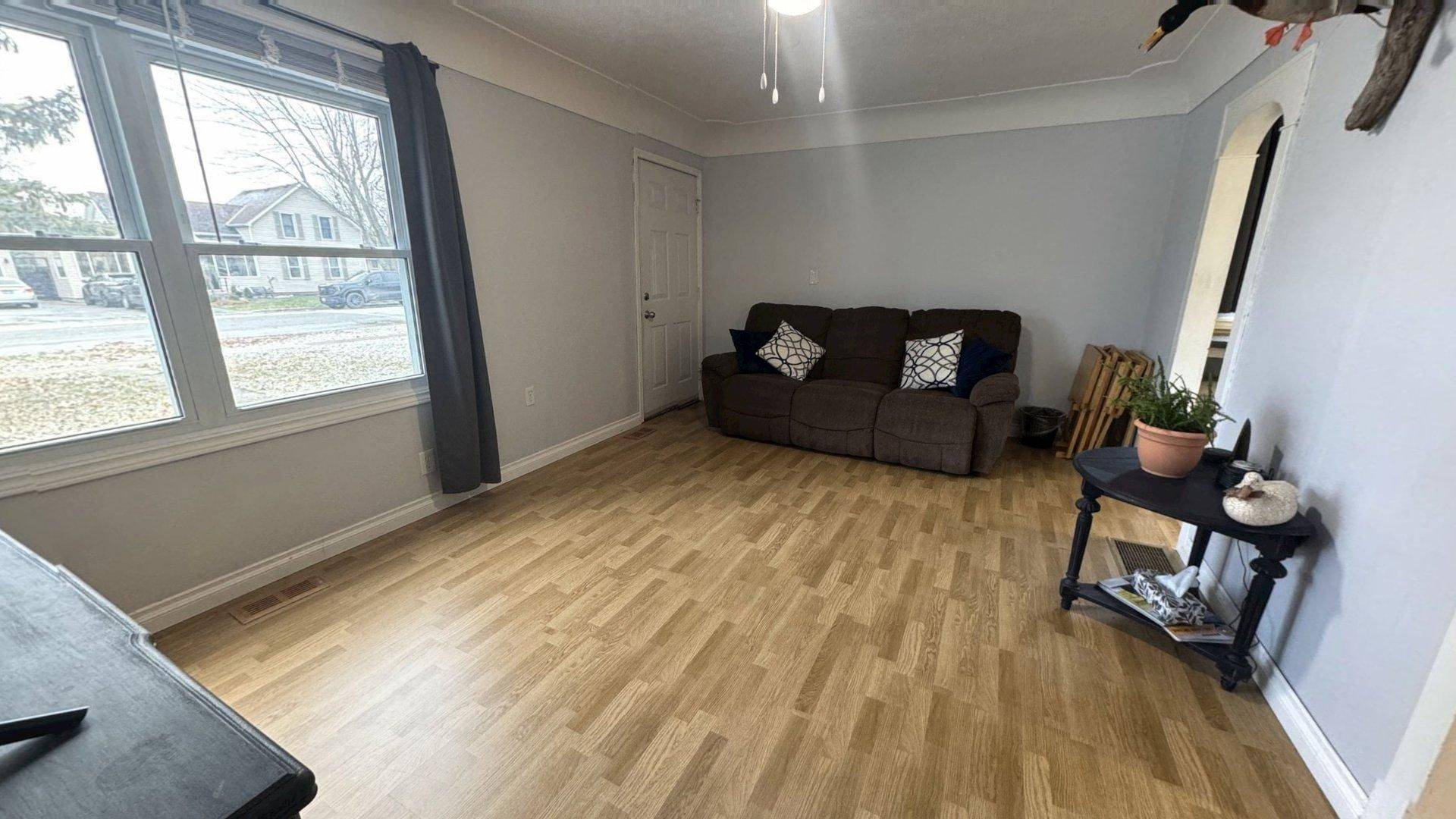 Chatham-kent, ON N0P 2L0,22 Bond AVE