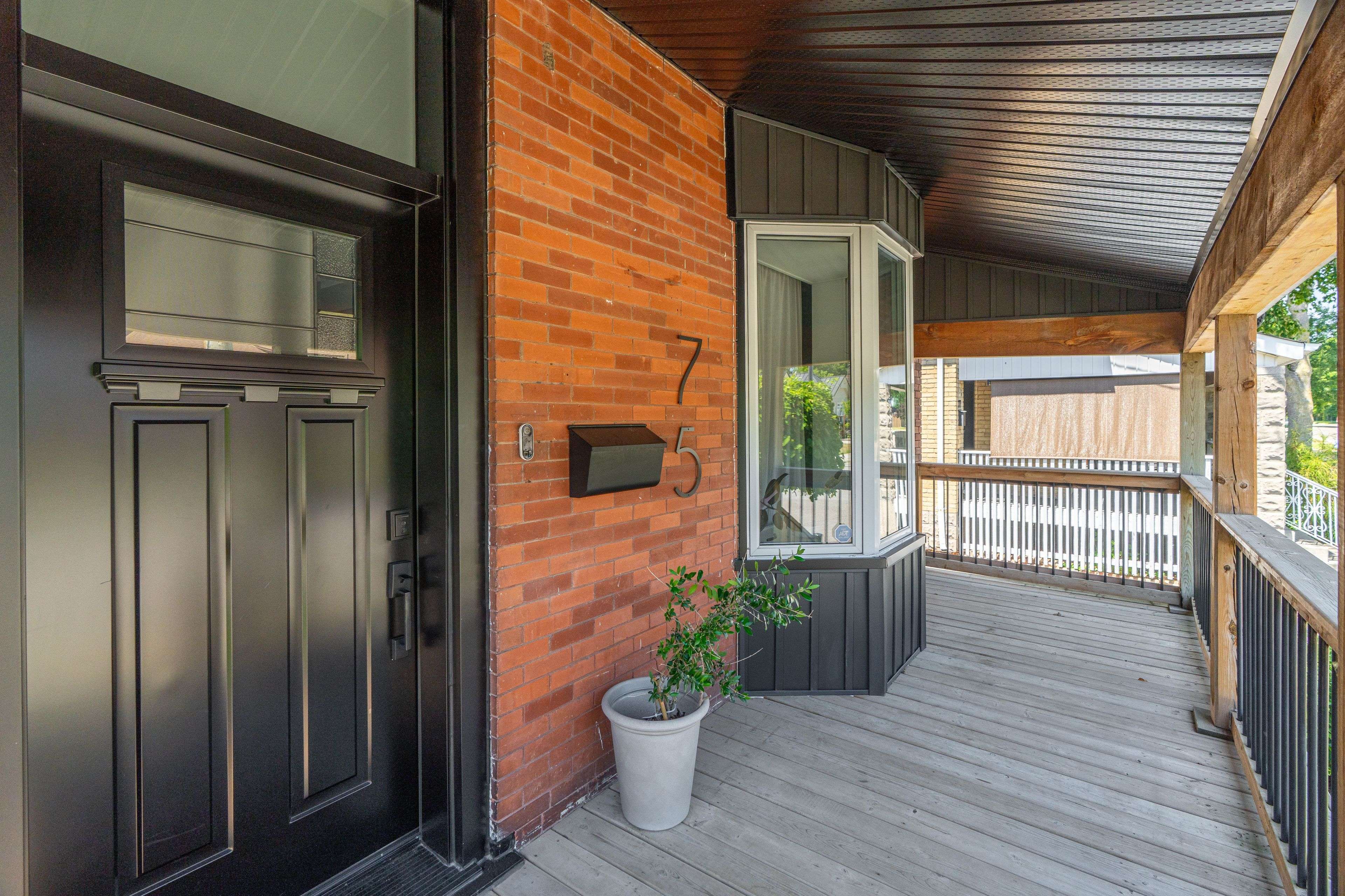 London East, ON N5Z 2K4,75 Elm ST