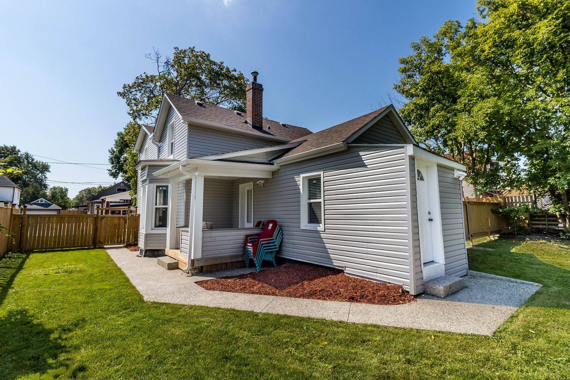 Niagara Falls, ON L2E 2S7,5057 Bridge ST