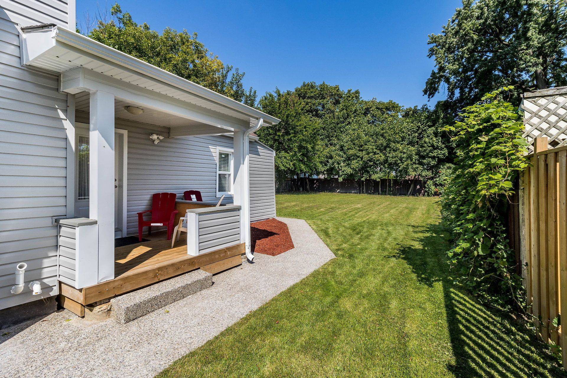 Niagara Falls, ON L2E 2S7,5057 Bridge ST