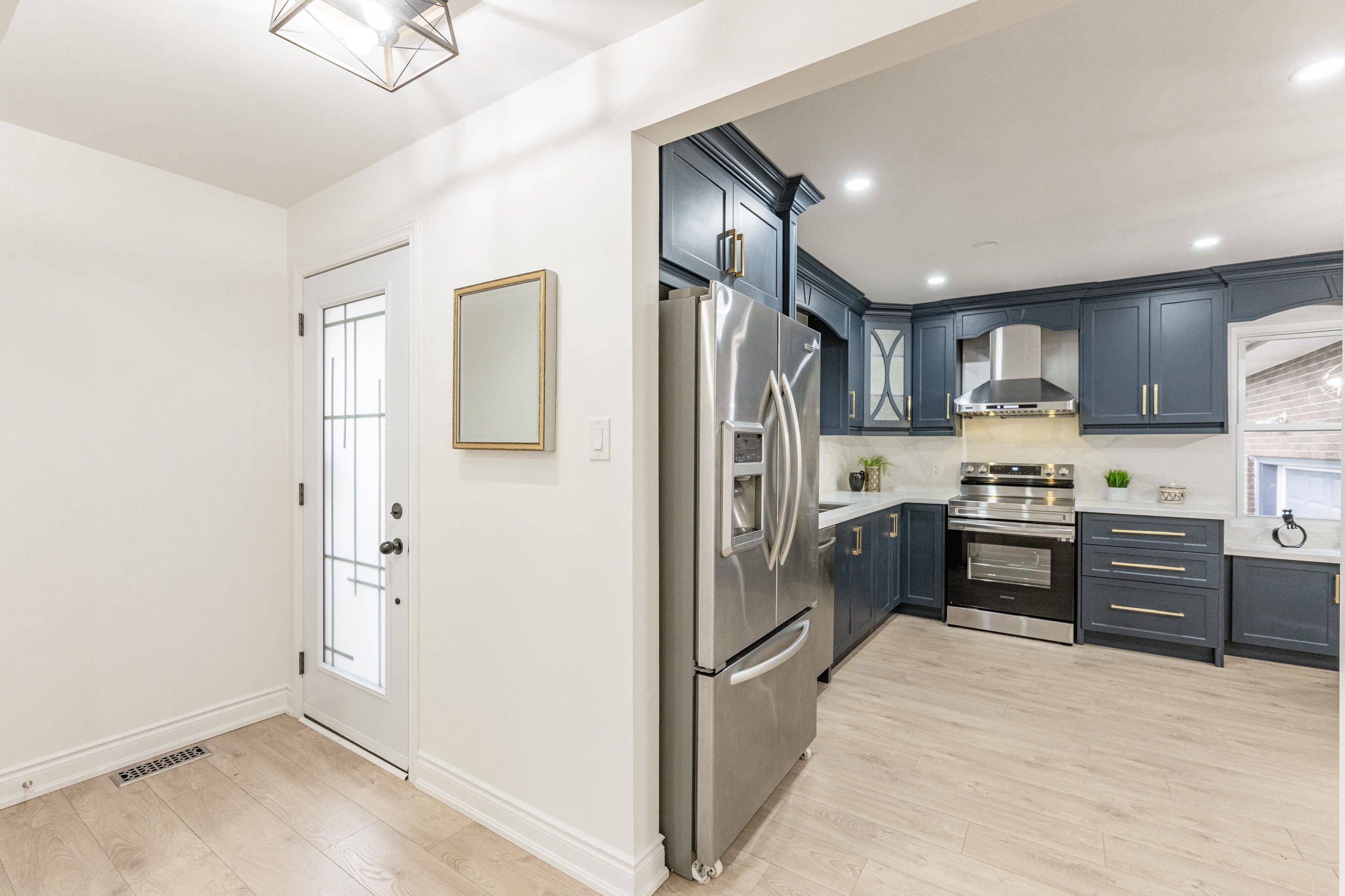 Niagara Falls, ON L2J 2J8,3045 Portage RD