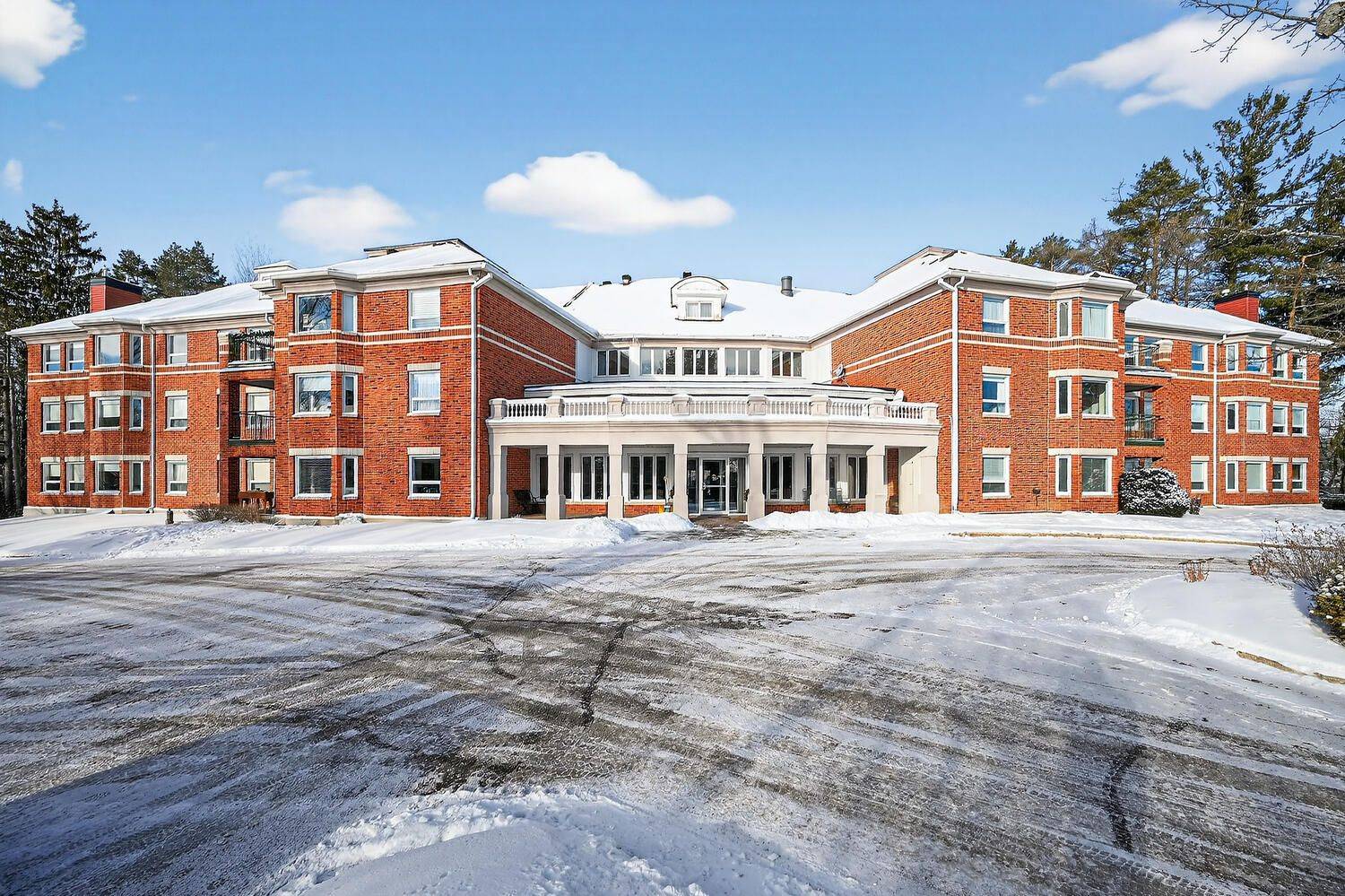 Perth, ON K7H 1P2,23 Rogers RD #101