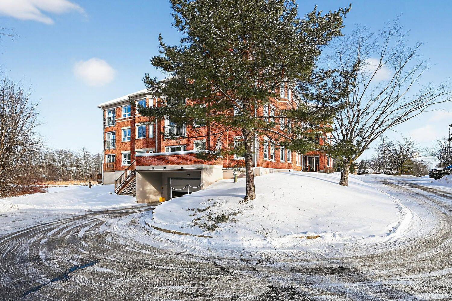 Perth, ON K7H 1P2,23 Rogers RD #101