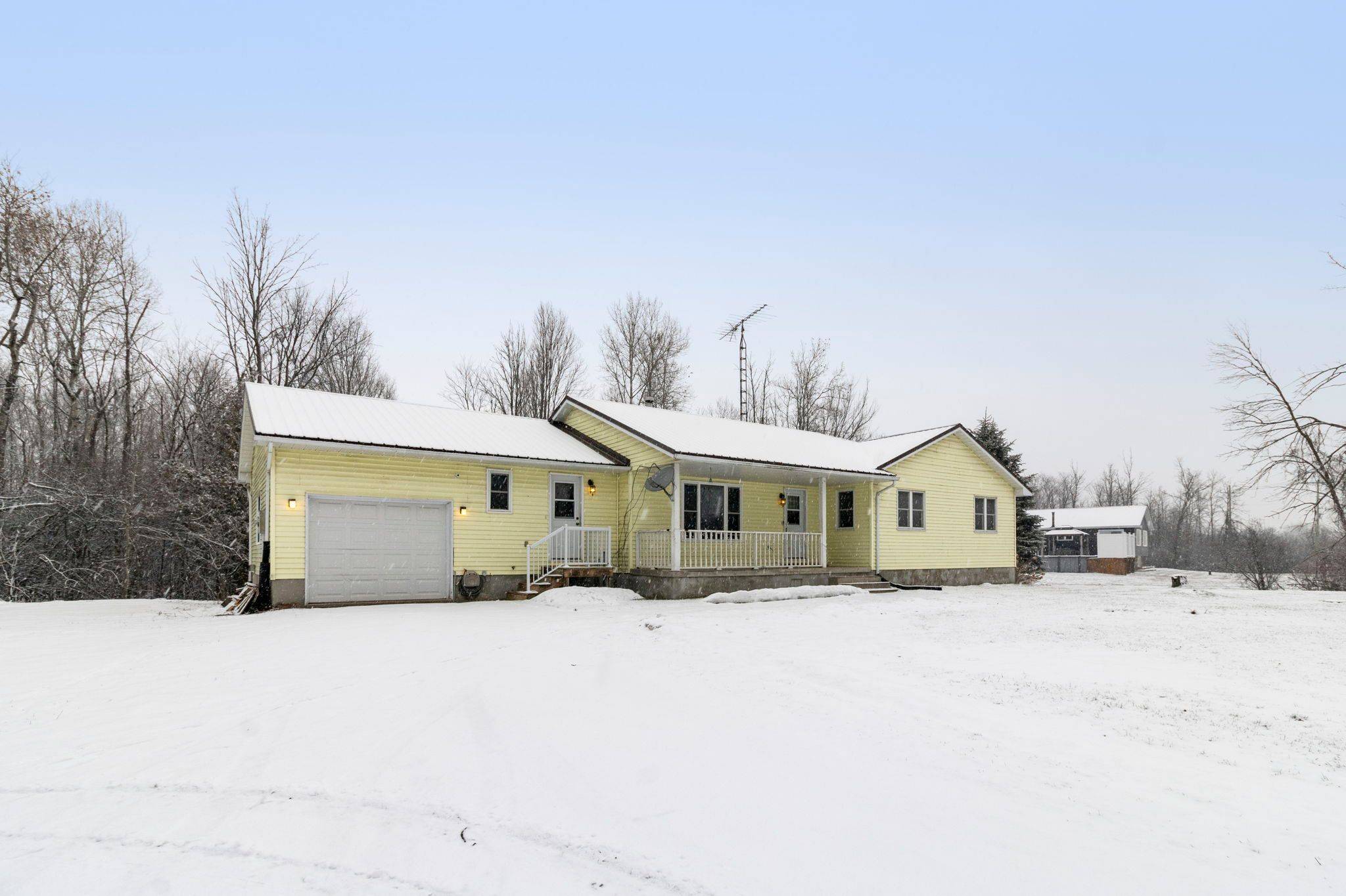 Augusta, ON K6V 5T1,2216 2nd Concession RD