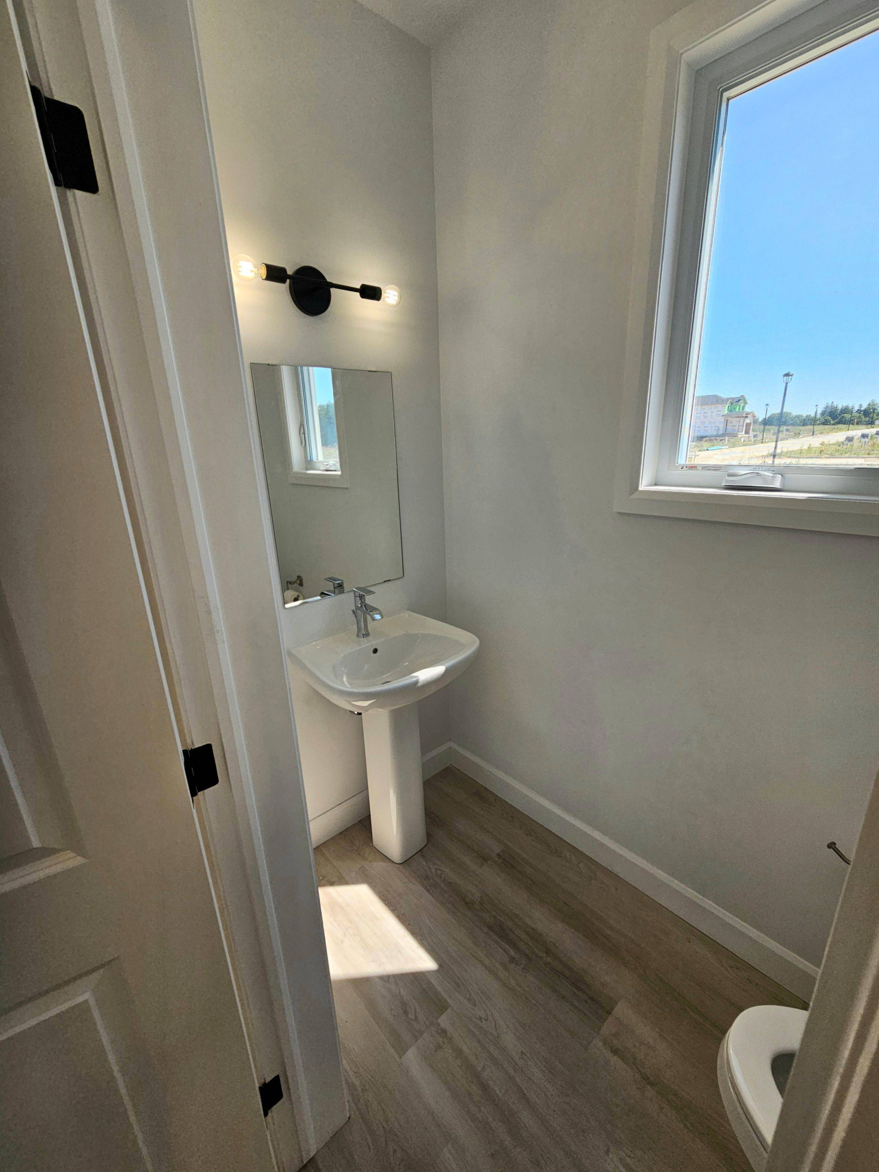 London South, ON N6M 0M1,1151 Hobbs DR #Upper