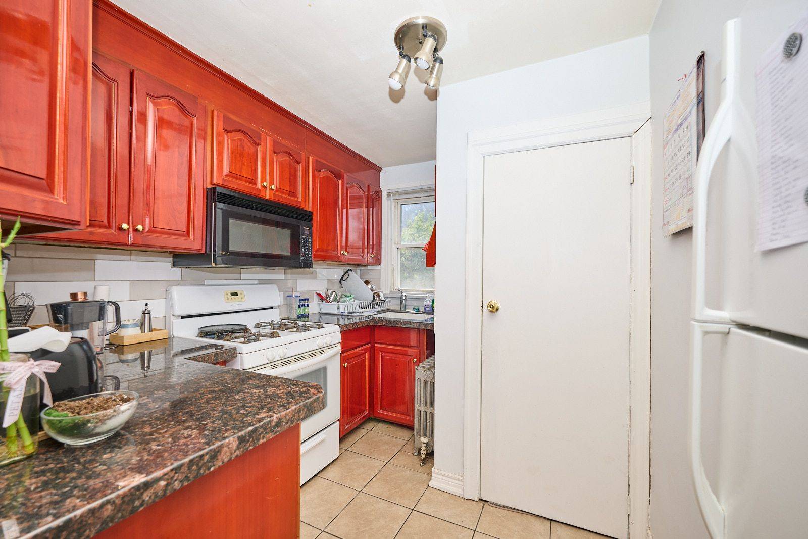 St. Catharines, ON L2R 2M5,50 Welland AVE