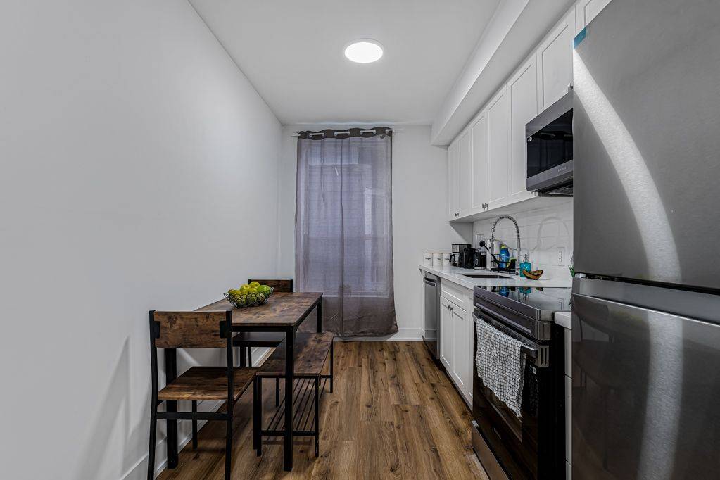 Hamilton, ON L8N 1E2,610 King ST E #8