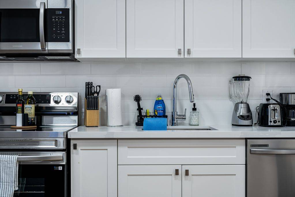 Hamilton, ON L8N 1E2,610 King ST E #10