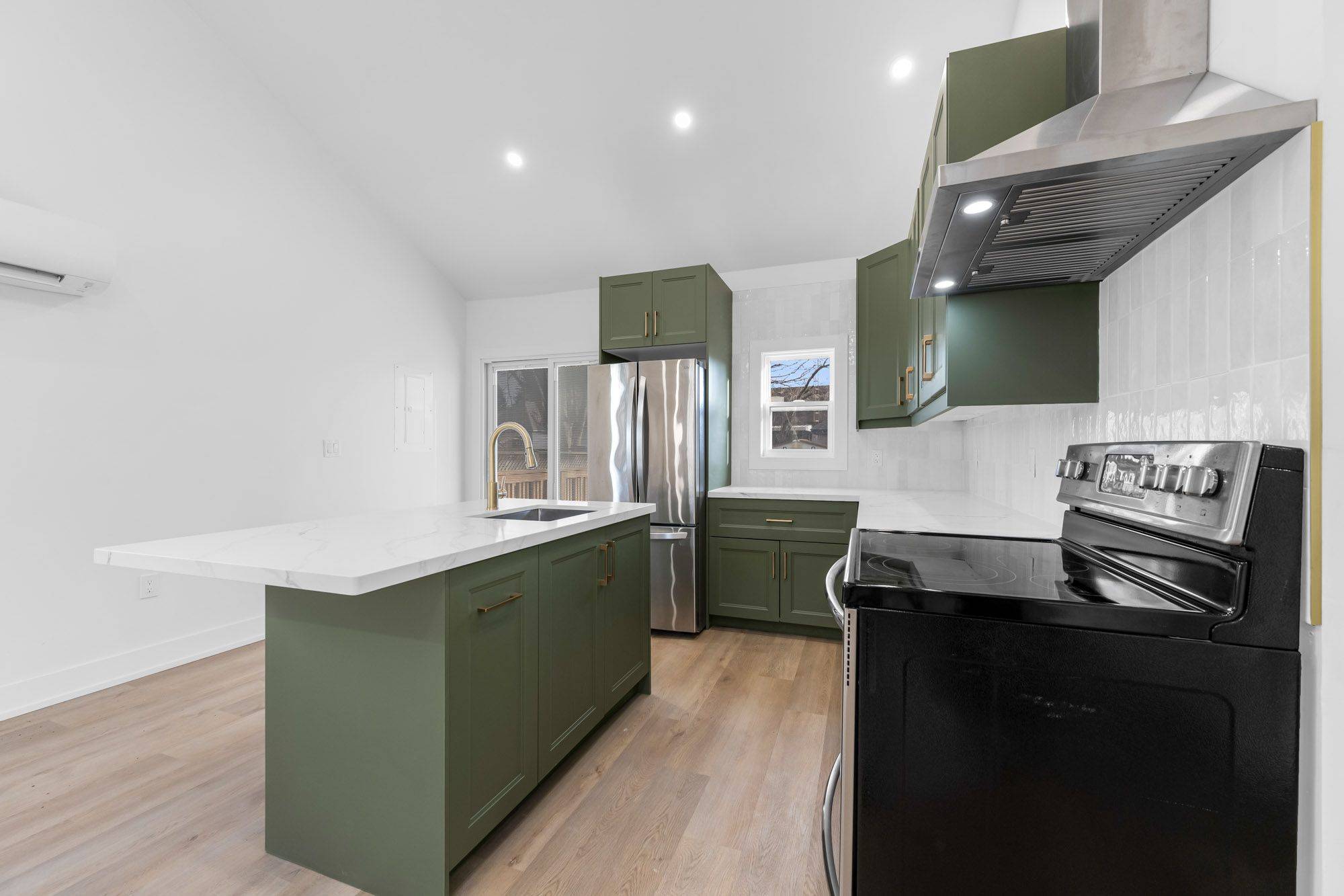 St. Catharines, ON L2R 1T1,82 Grass AVE