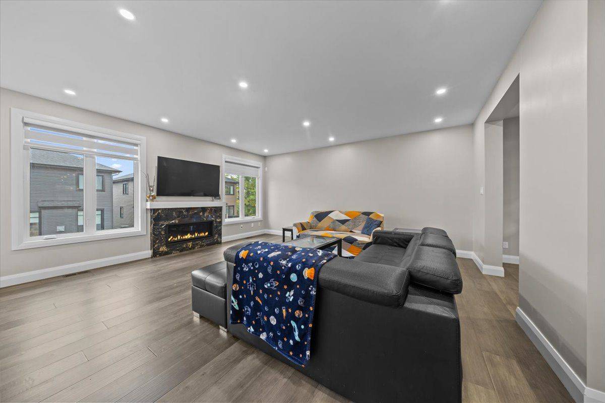 Kanata, ON K2K 0E9,348 Abbeydale CIR