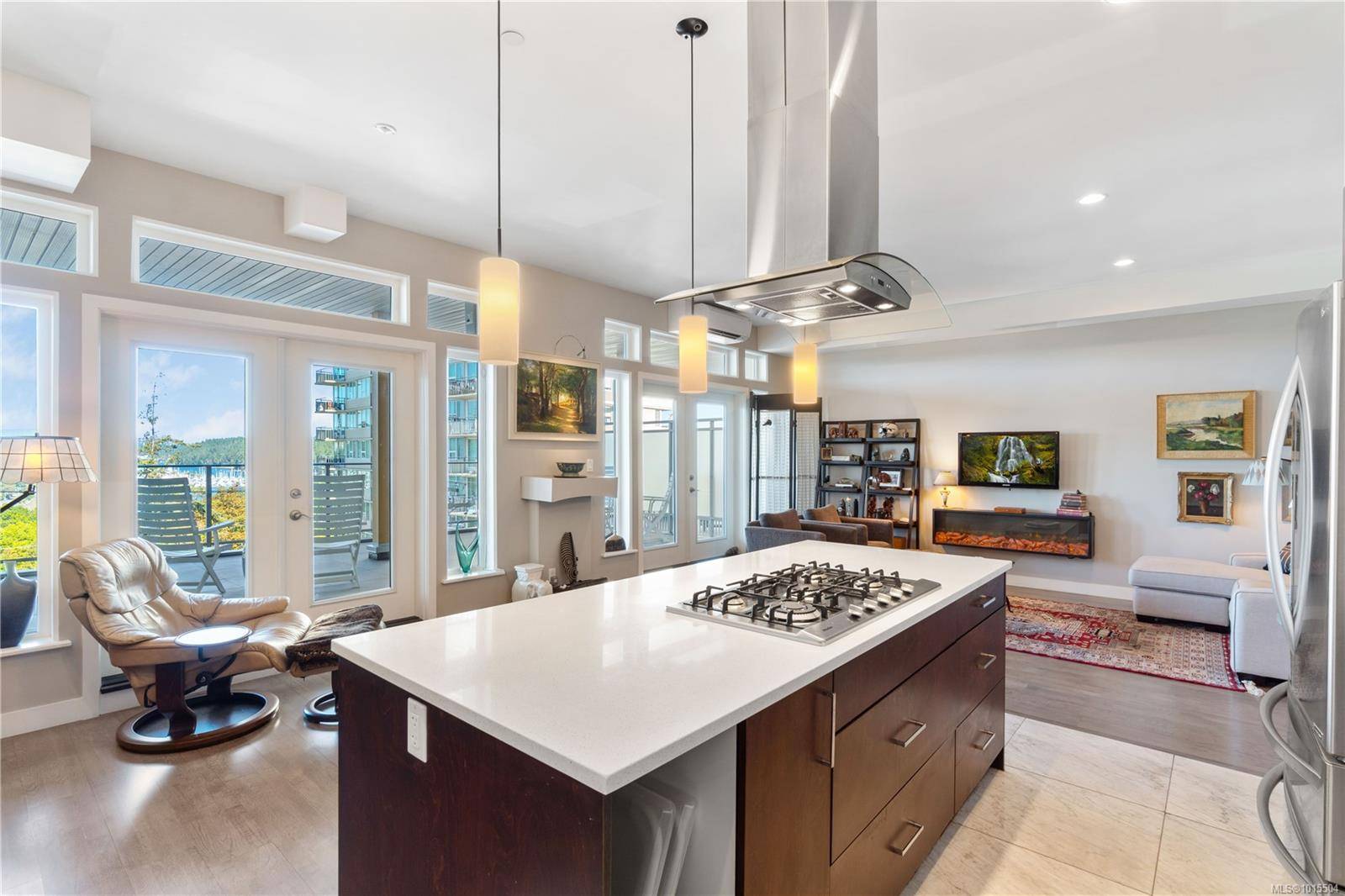 Nanaimo, BC V9R 5H2,10 Chapel St #403