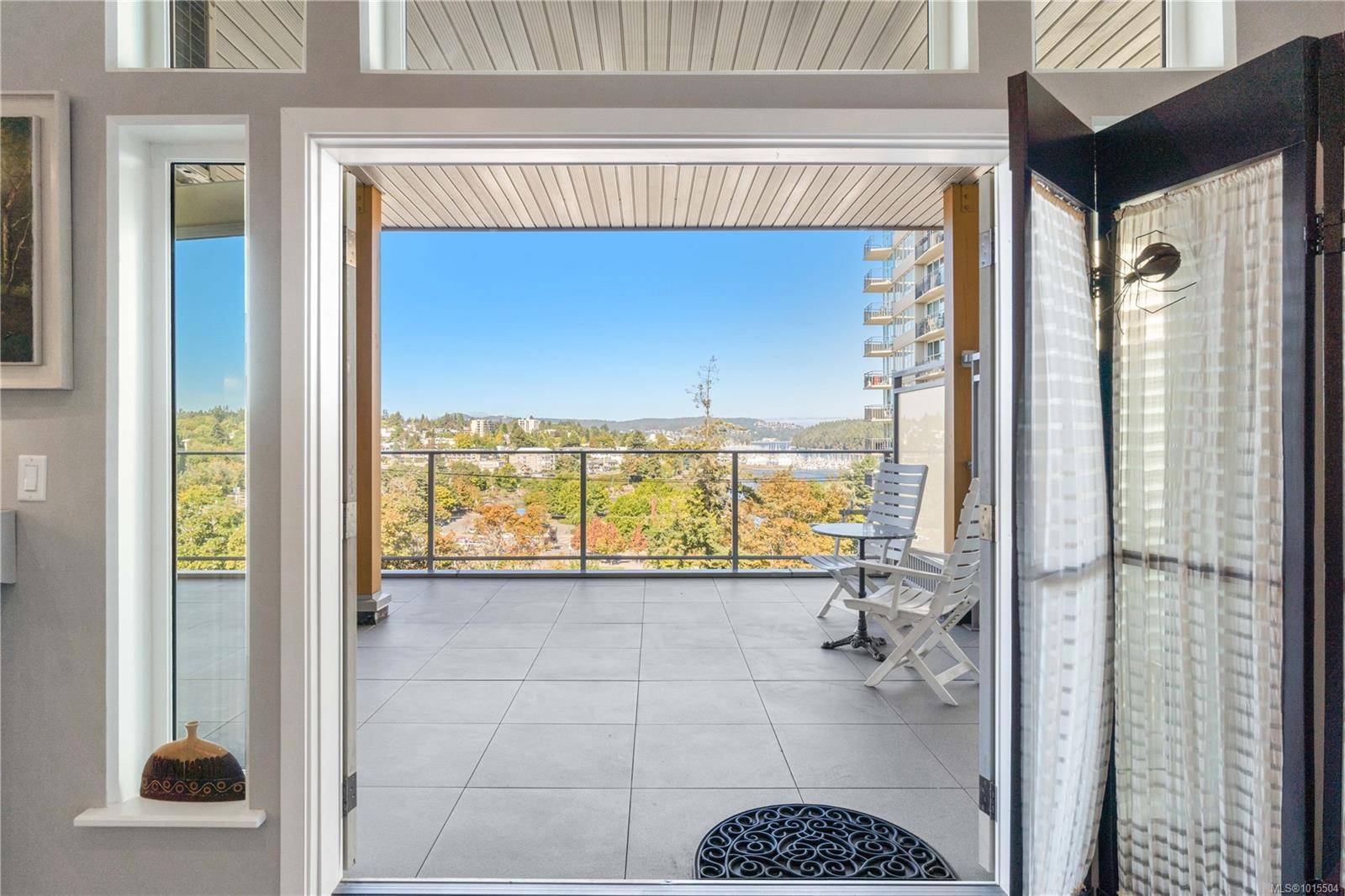 Nanaimo, BC V9R 5H2,10 Chapel St #403