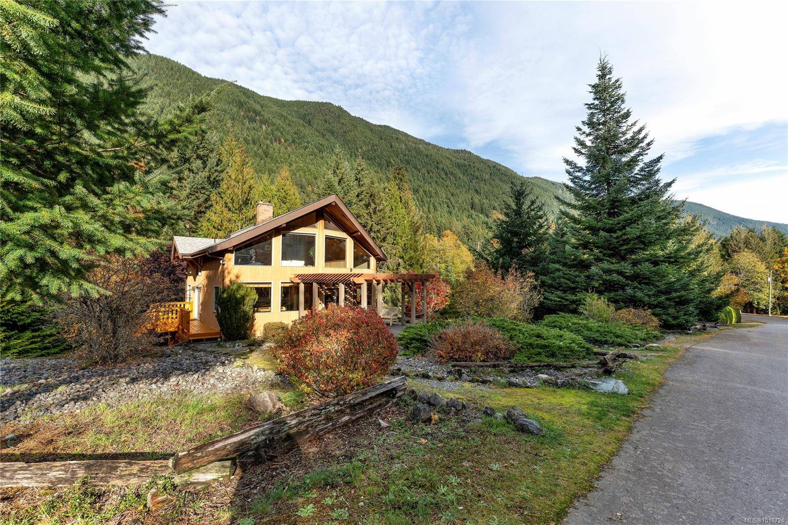 Youbou, BC V0R 3E1,8105 Miracle Close