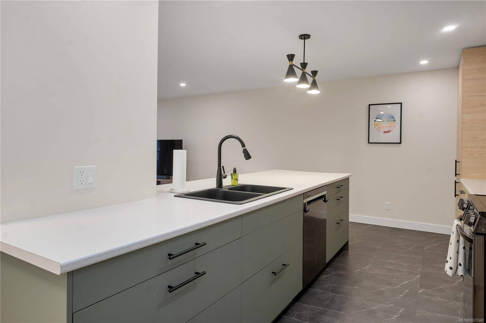 Campbell River, BC V9W 6T6,585 Dogwood St S #305