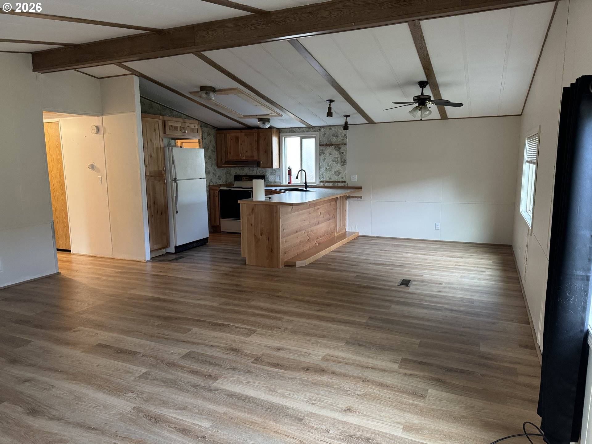 Bandon, OR 97411,737 11TH ST