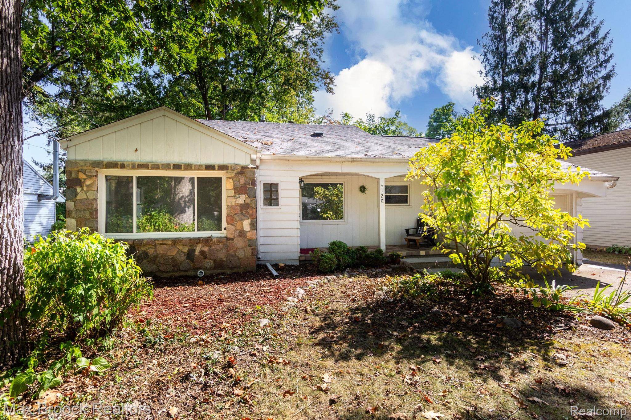 Waterford, MI 48329,4120 Lotus DR