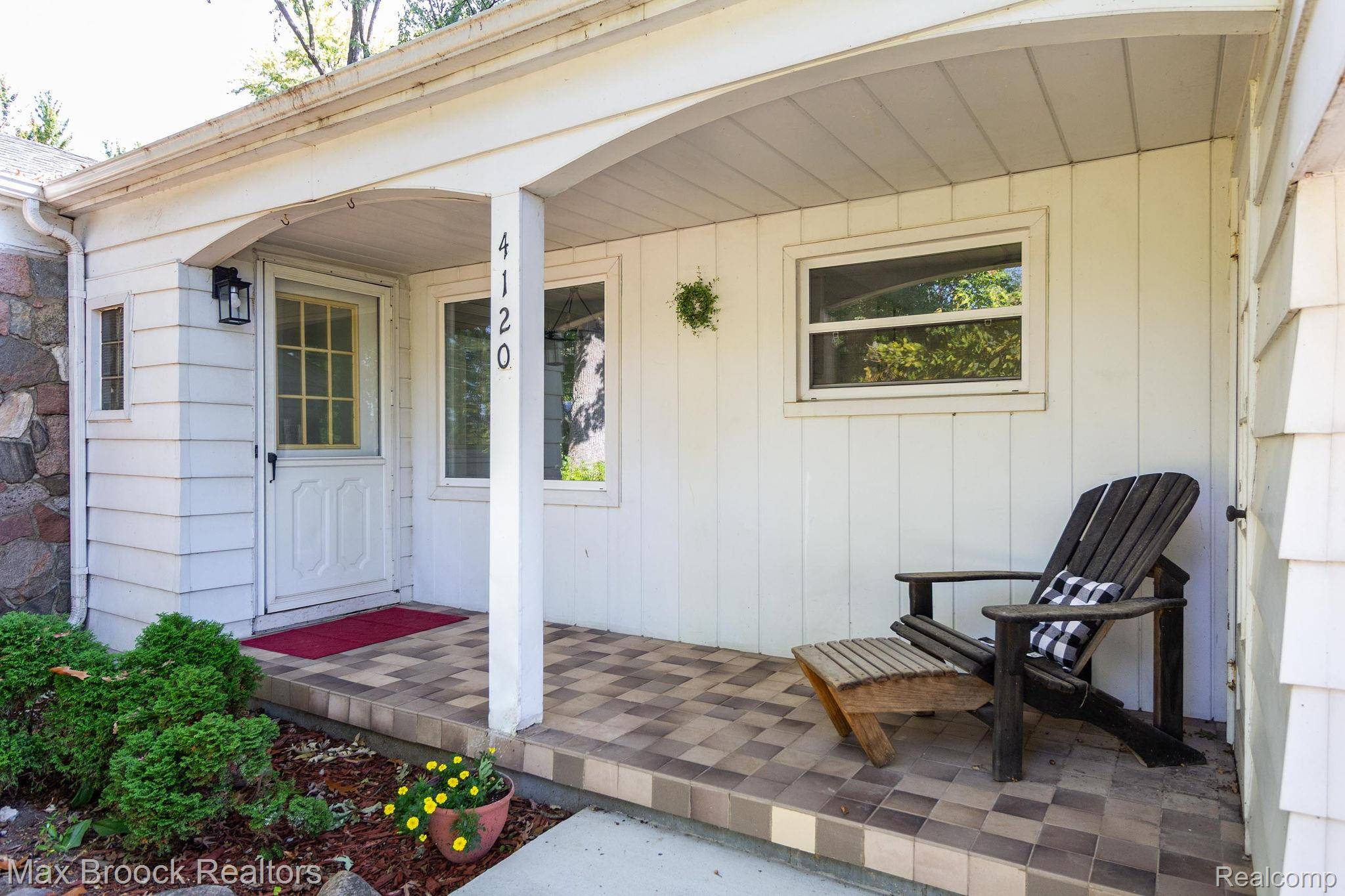 Waterford, MI 48329,4120 Lotus DR