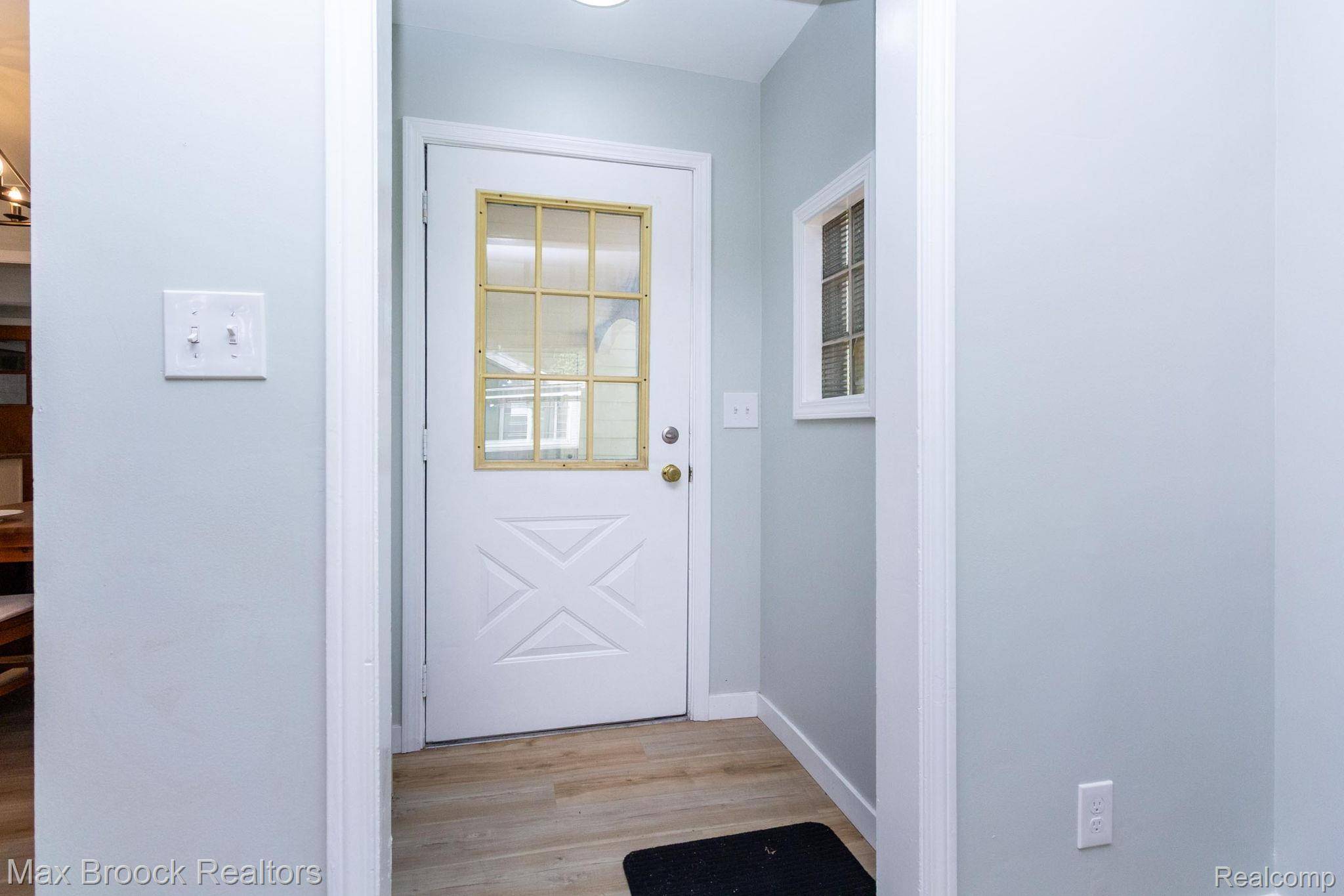 Waterford, MI 48329,4120 Lotus DR