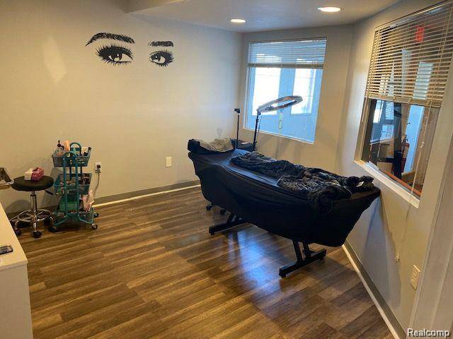 Grand Blanc, MI 48439,8445 S Saginaw ST #300