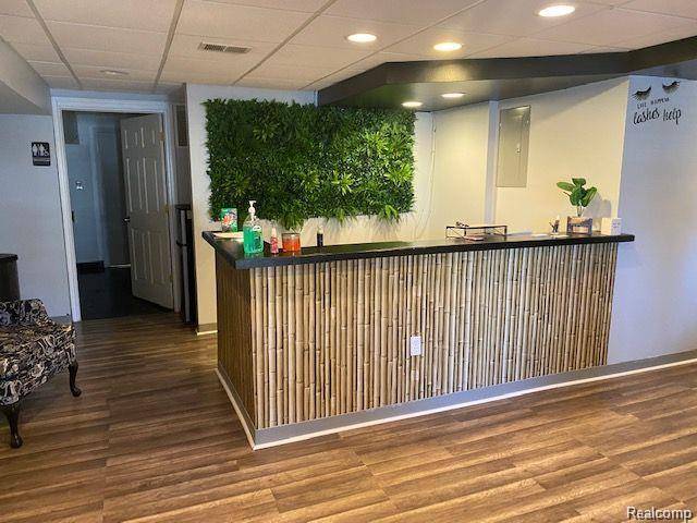 Grand Blanc, MI 48439,8445 S Saginaw ST #300