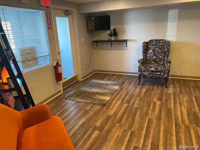 Grand Blanc, MI 48439,8445 S Saginaw ST #300