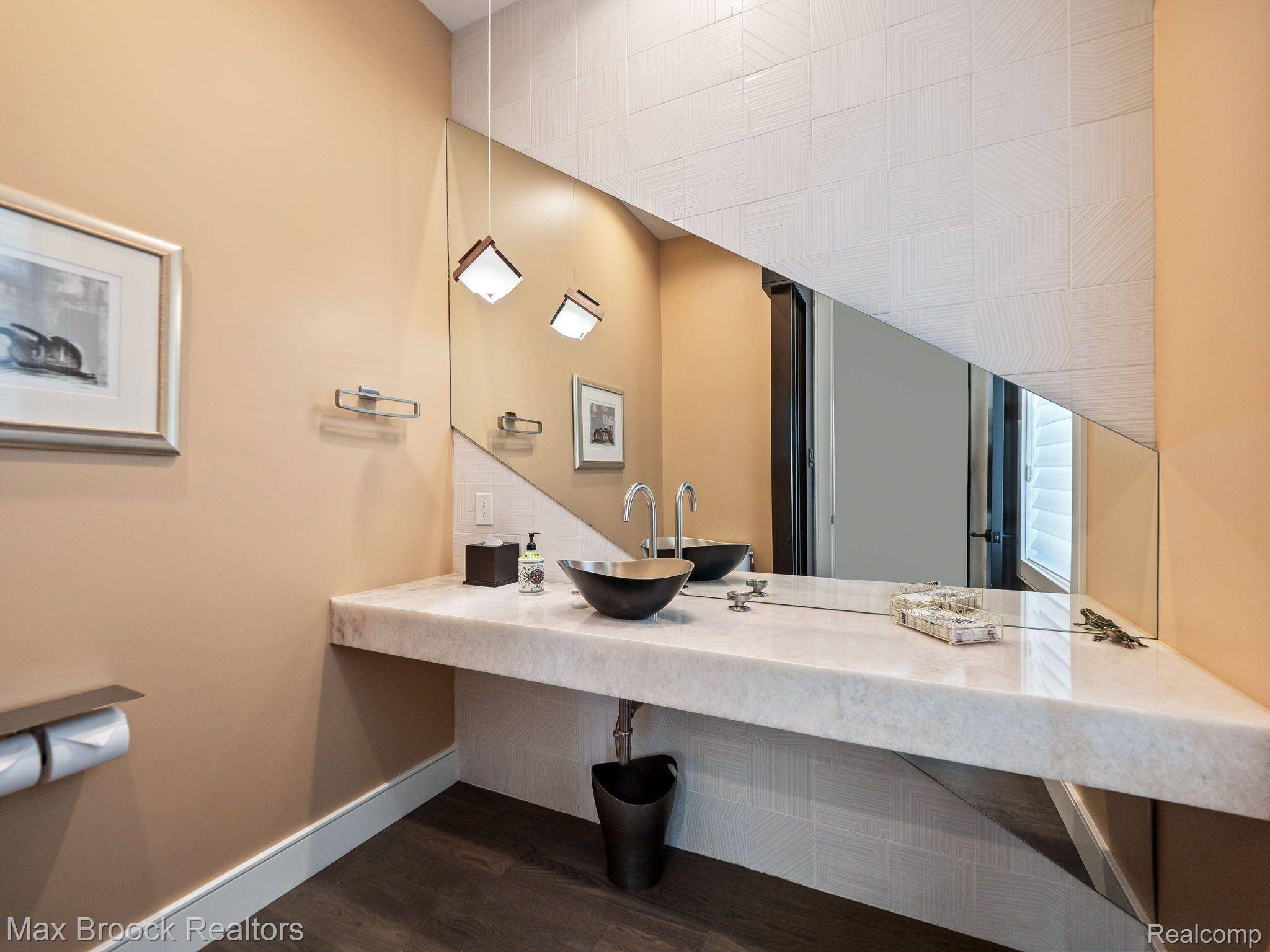 Bloomfield Hills, MI 48304,4890 Charing Cross RD