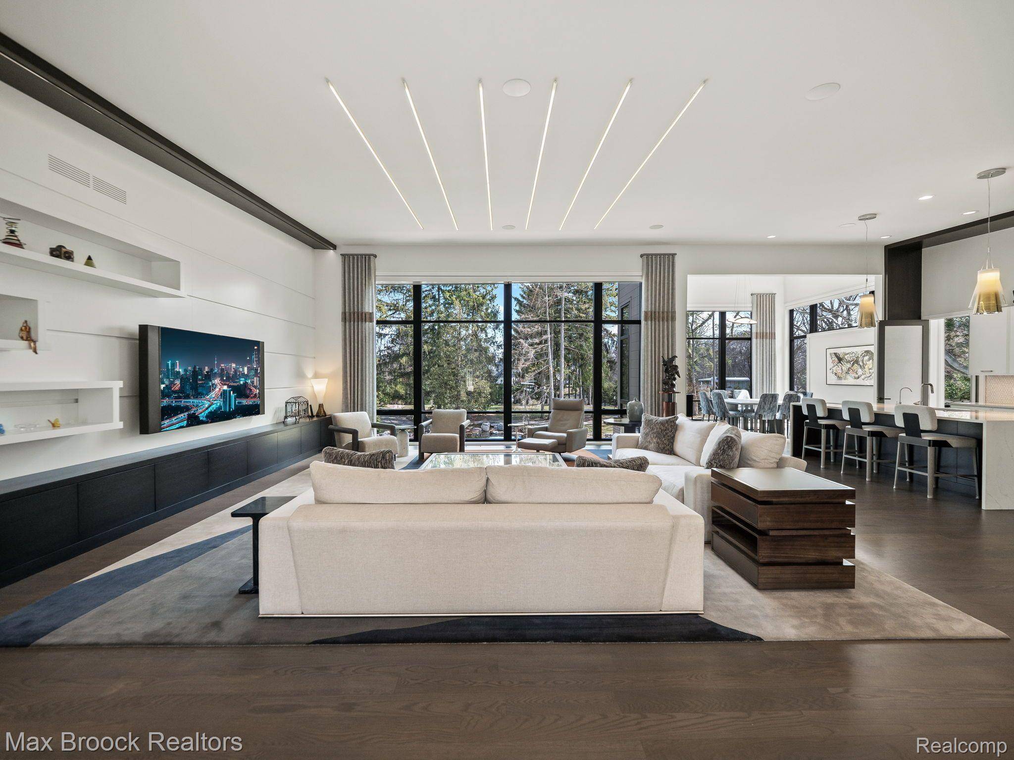 Bloomfield Hills, MI 48304,4890 Charing Cross RD