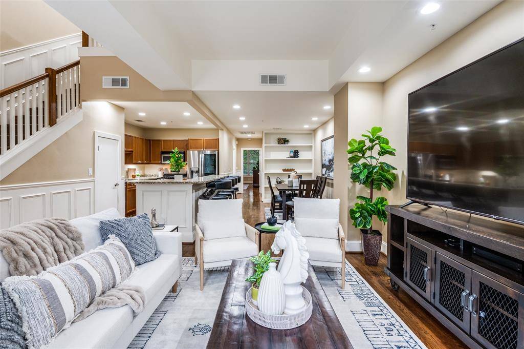 Addison, TX 75001,5055 Addison Circle #422