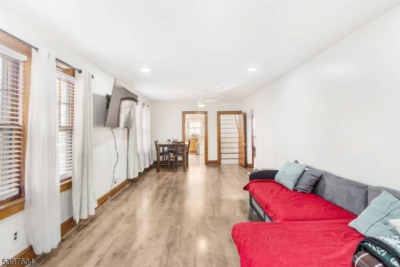 Roselle Park Boro, NJ 07204,140 W Lincoln Ave