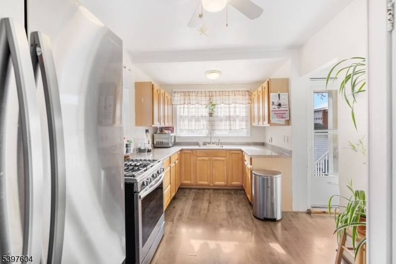 Roselle Park Boro, NJ 07204,140 W Lincoln Ave