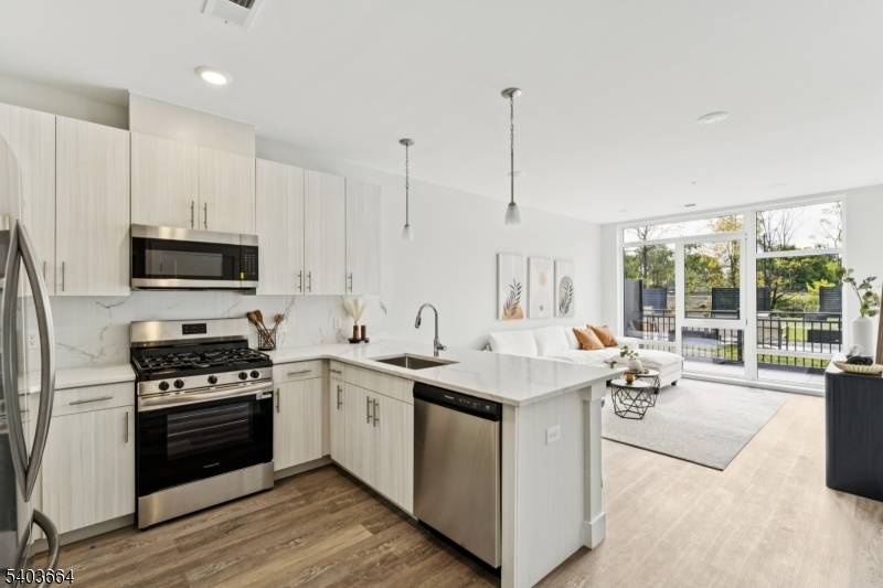 Roselle Park Boro, NJ 07204,140 W Webster Ave #102