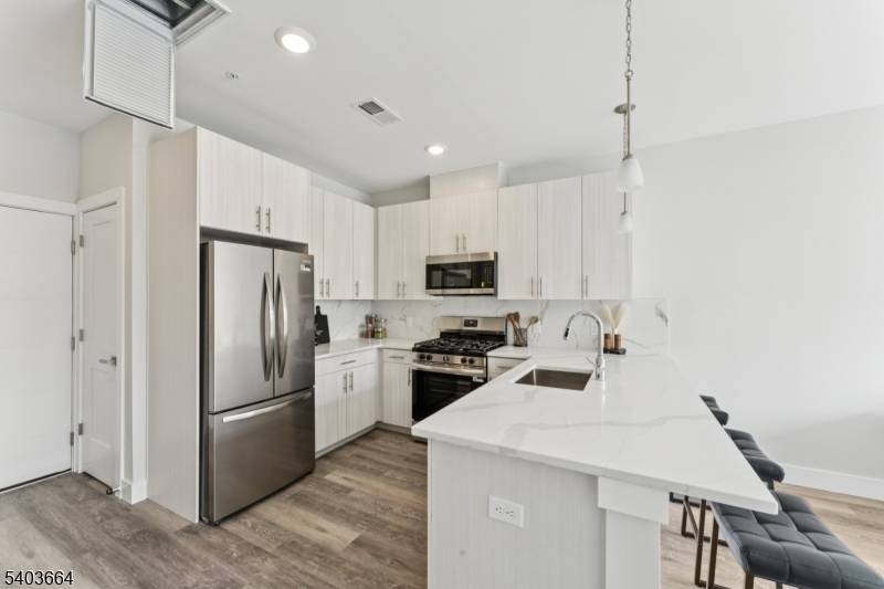 Roselle Park Boro, NJ 07204,140 W Webster Ave #102