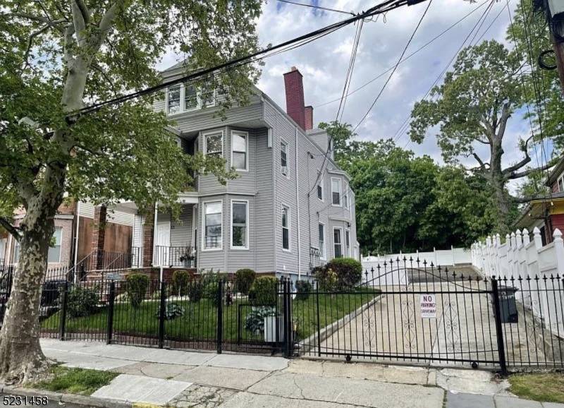 Newark City, NJ 07104,11-13 Carteret St