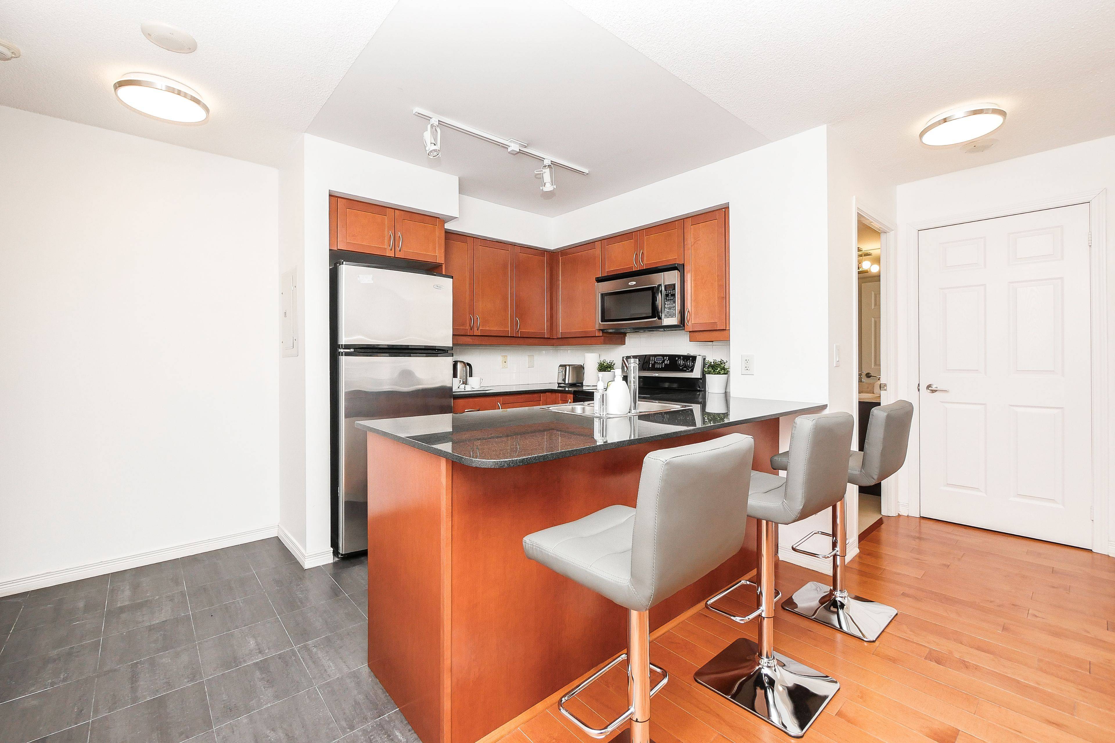 Toronto C01, ON M5S 2J6,736 Spadina AVE #1301