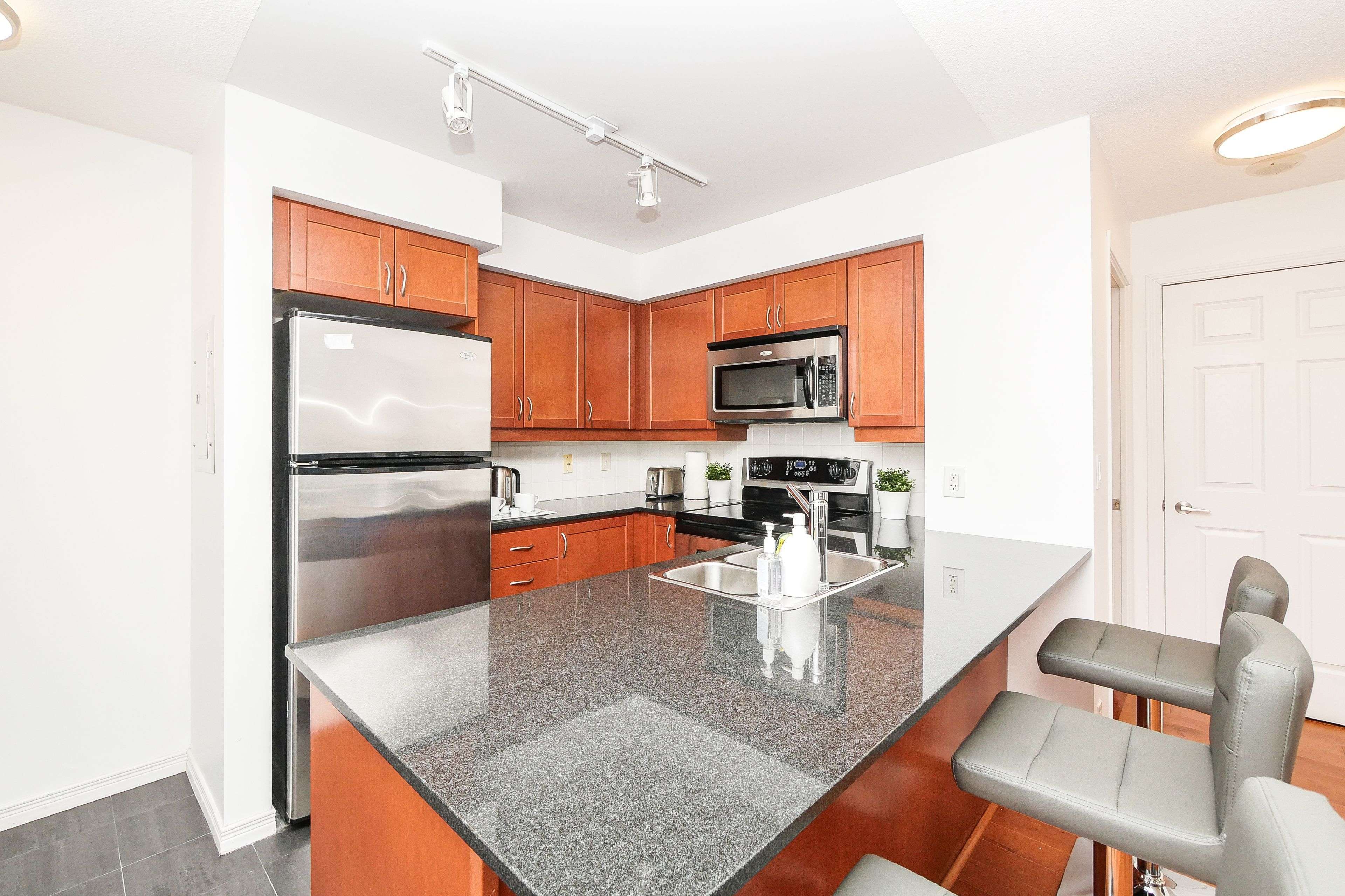 Toronto C01, ON M5S 2J6,736 Spadina AVE #1301